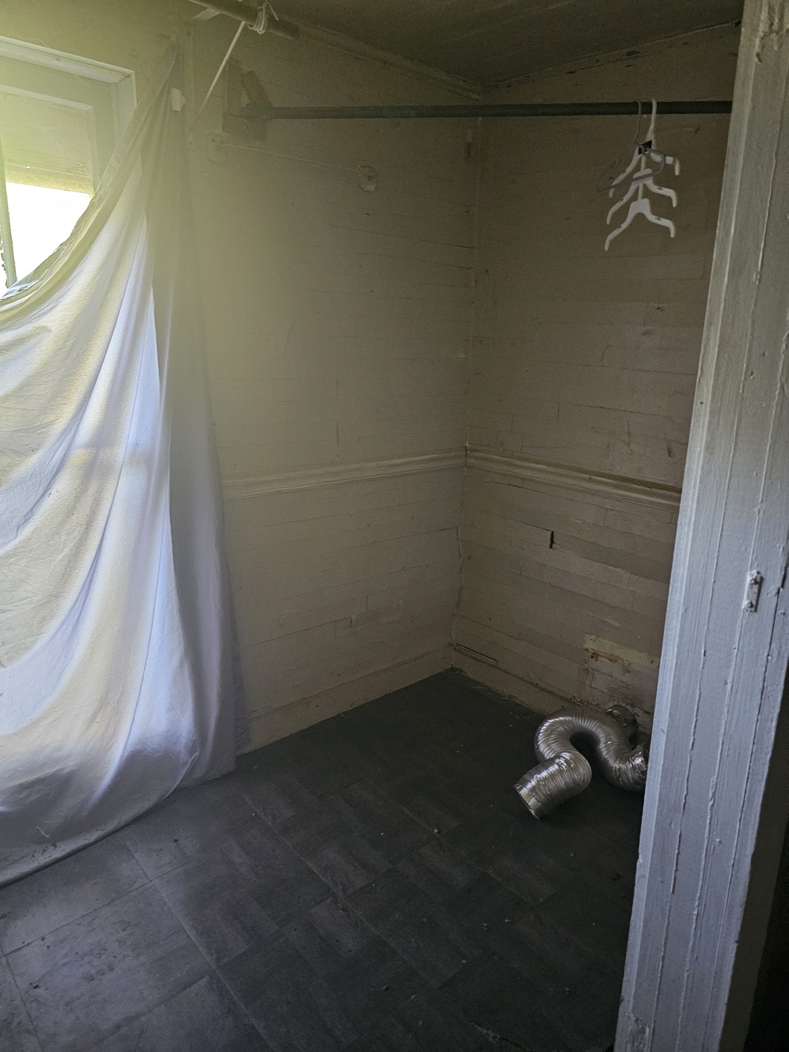 220 Oak St Property Photo 8