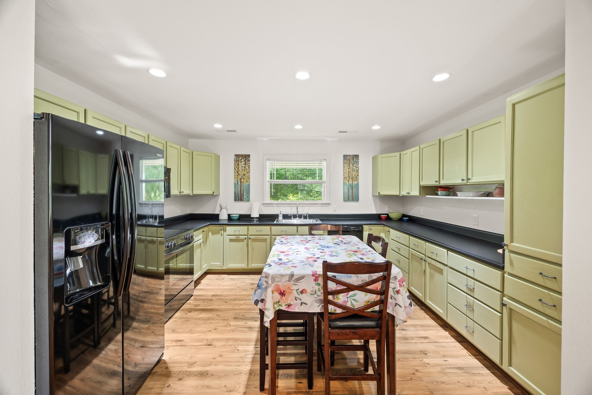 159 Honeysuckle Rd Property Photo 14