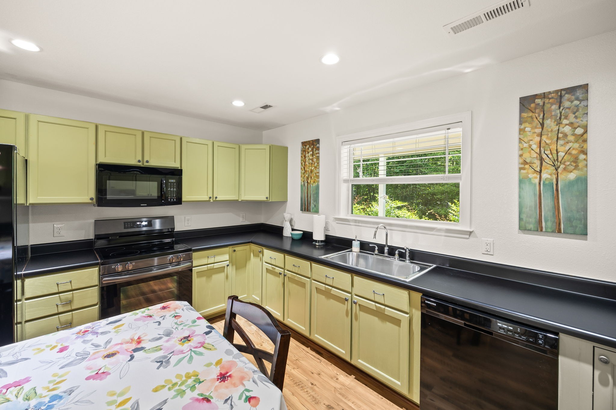 159 Honeysuckle Rd Property Photo 16