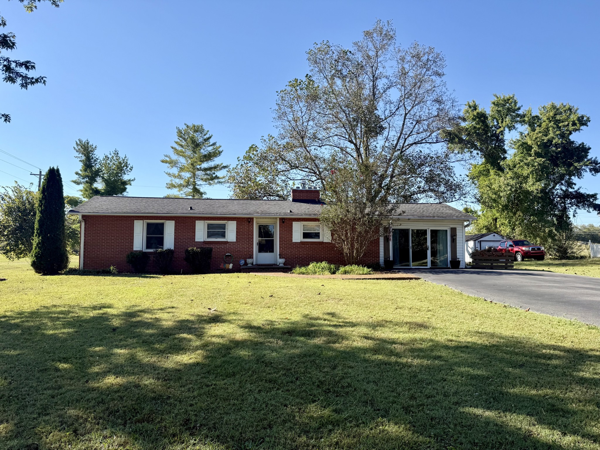 126 Roosevelt Rd Property Photo 1
