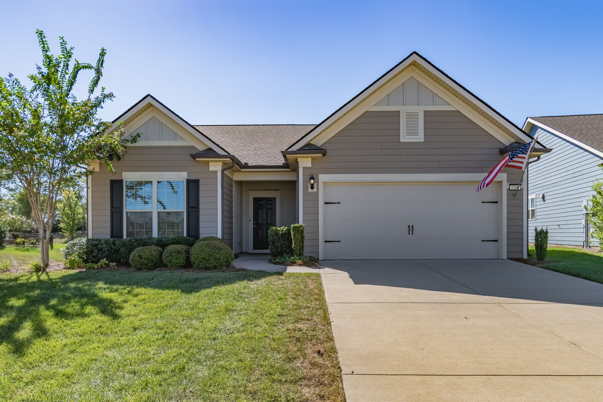 2207 Henderson Dr