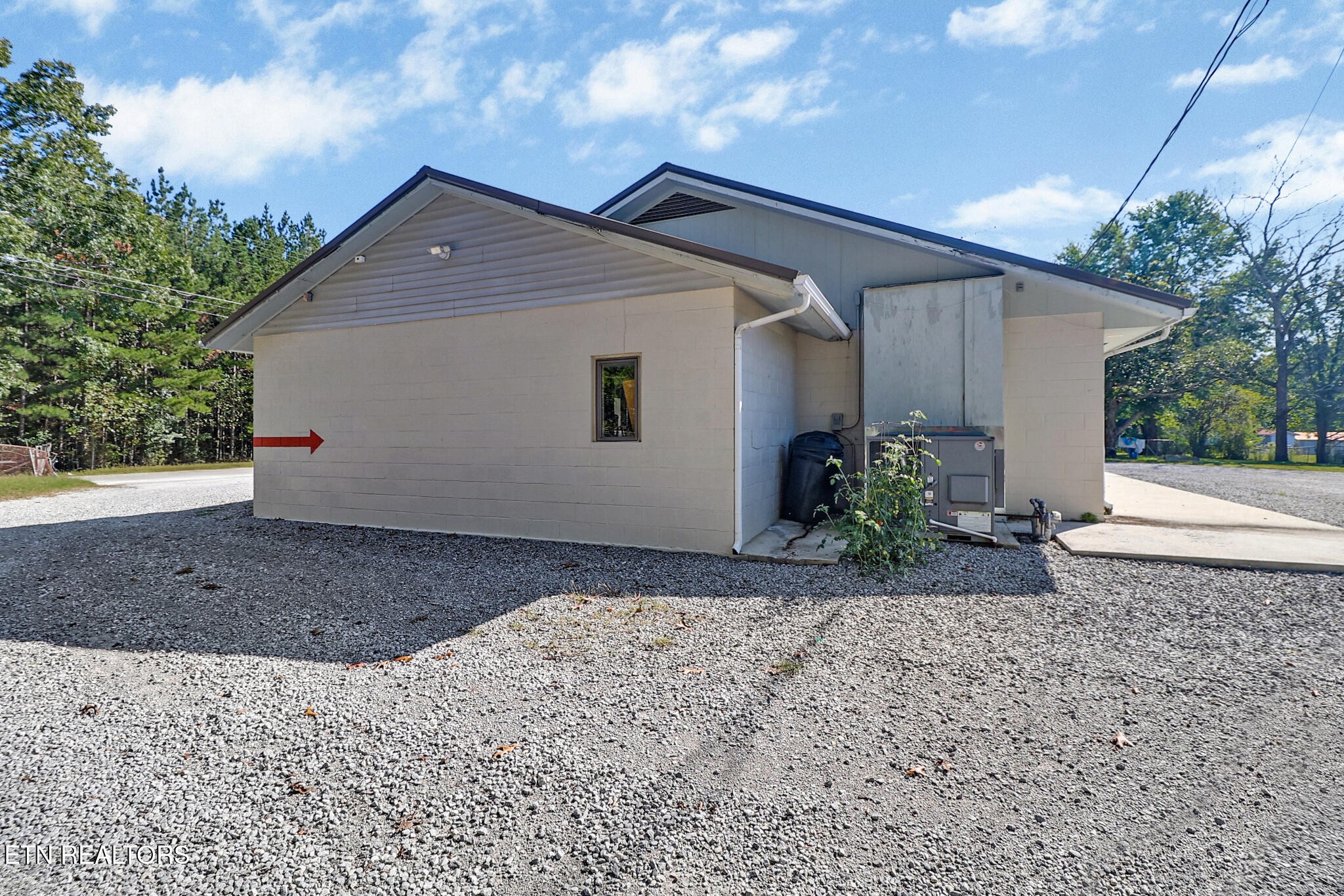 1661 Deer Lodge Hwy Property Photo 17