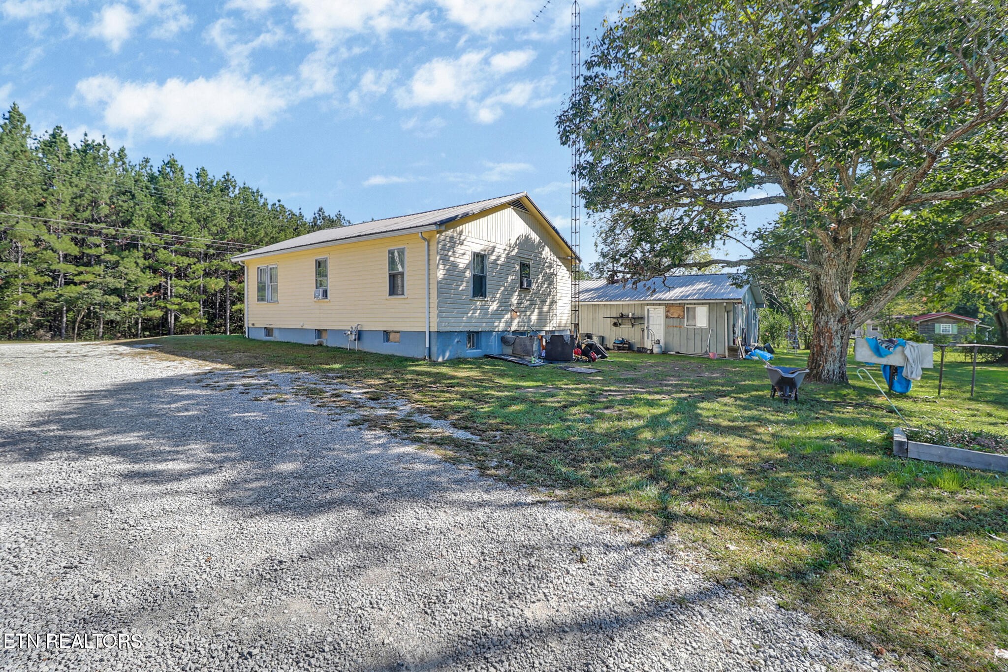 1661 Deer Lodge Hwy Property Photo 26