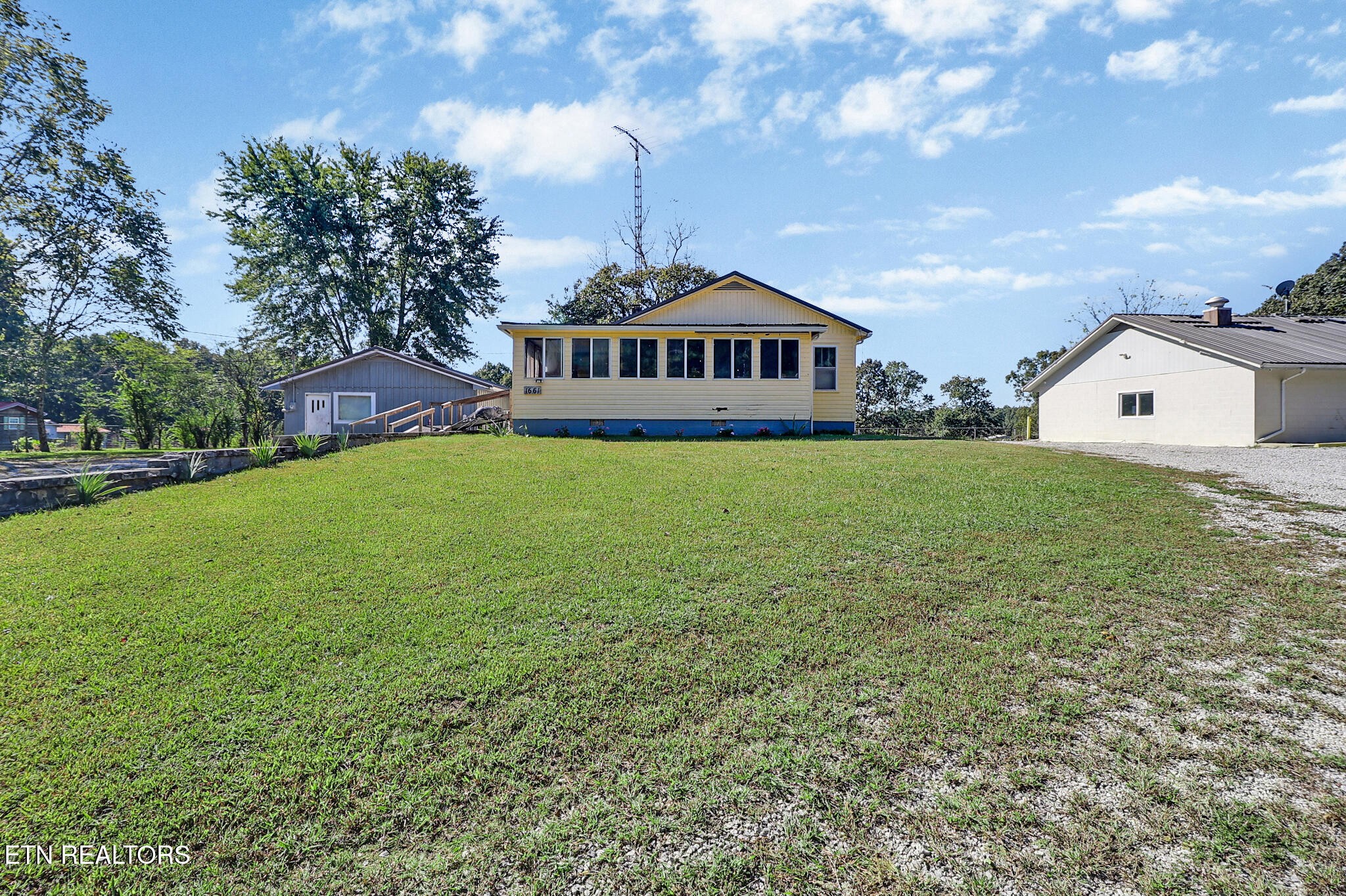 1661 Deer Lodge Hwy Property Photo 27