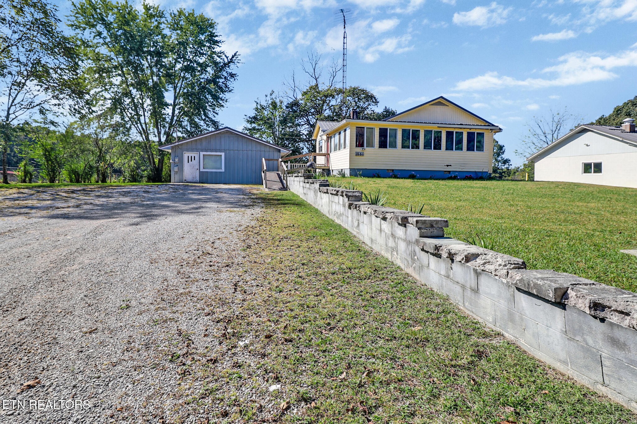 1661 Deer Lodge Hwy Property Photo 28