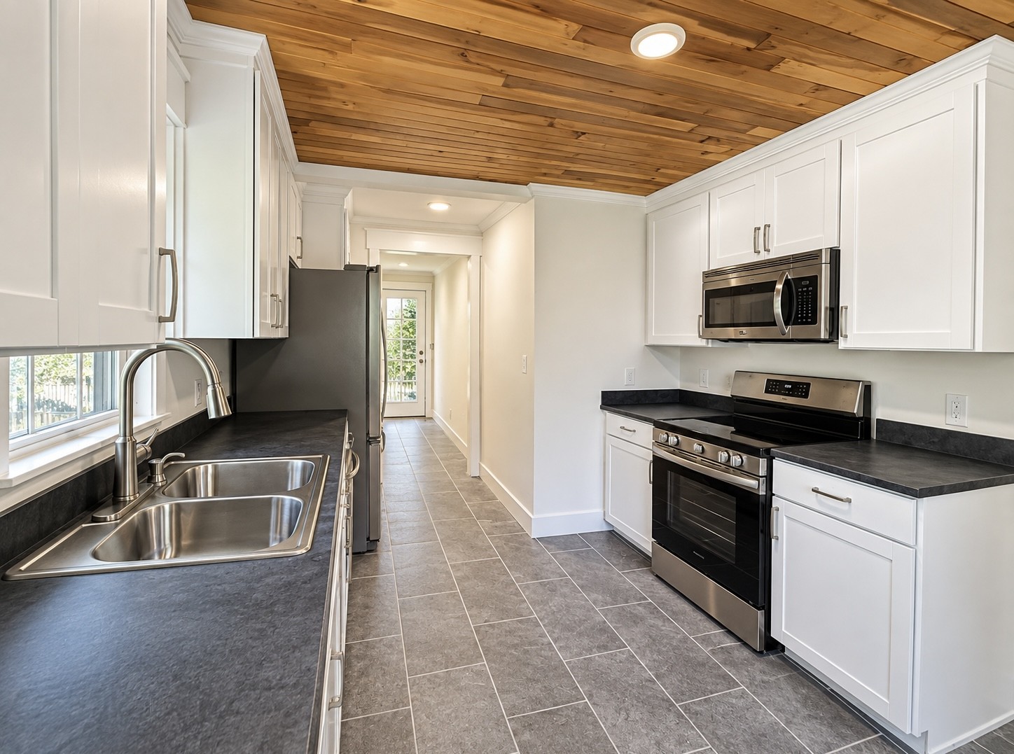 202 Sylvis St Property Photo 4