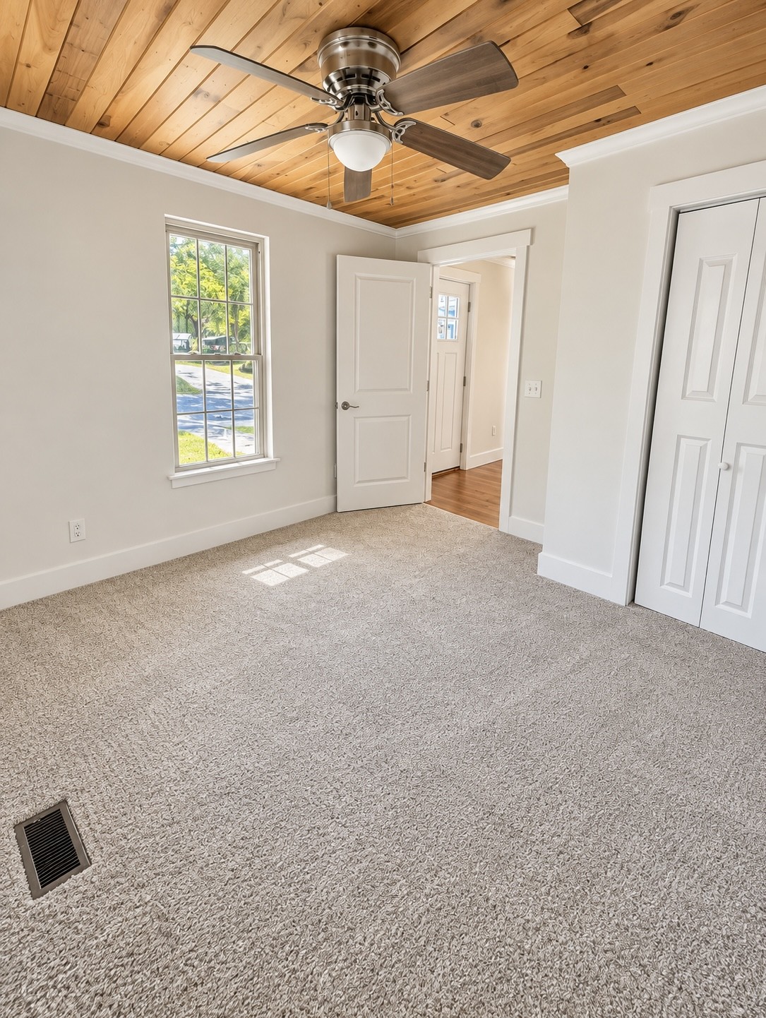 202 Sylvis St Property Photo 6