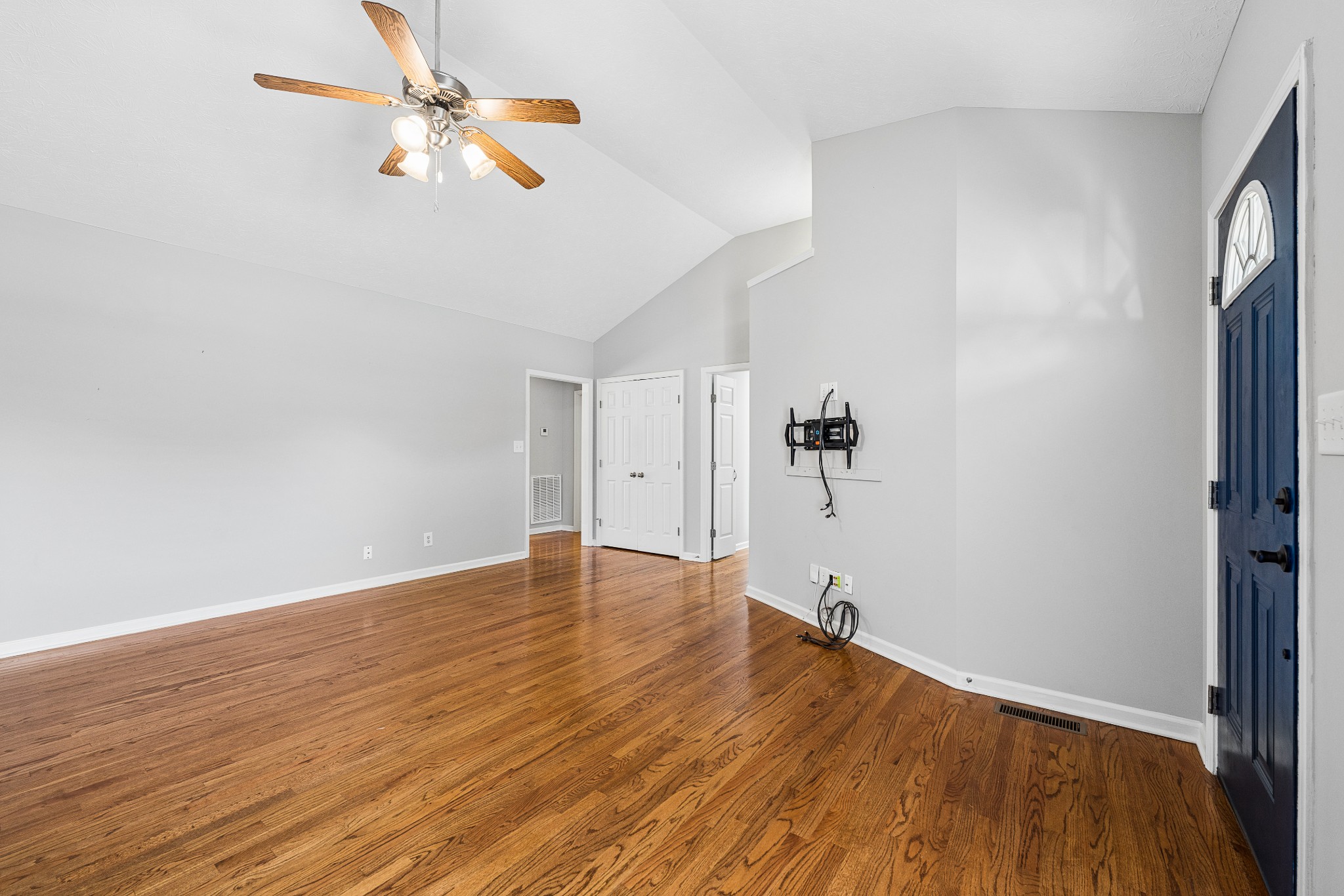 614 Lilycrest Dr Property Photo 3