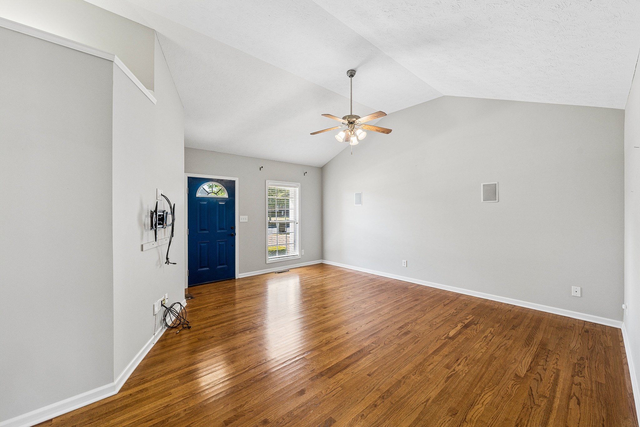 614 Lilycrest Dr Property Photo 4