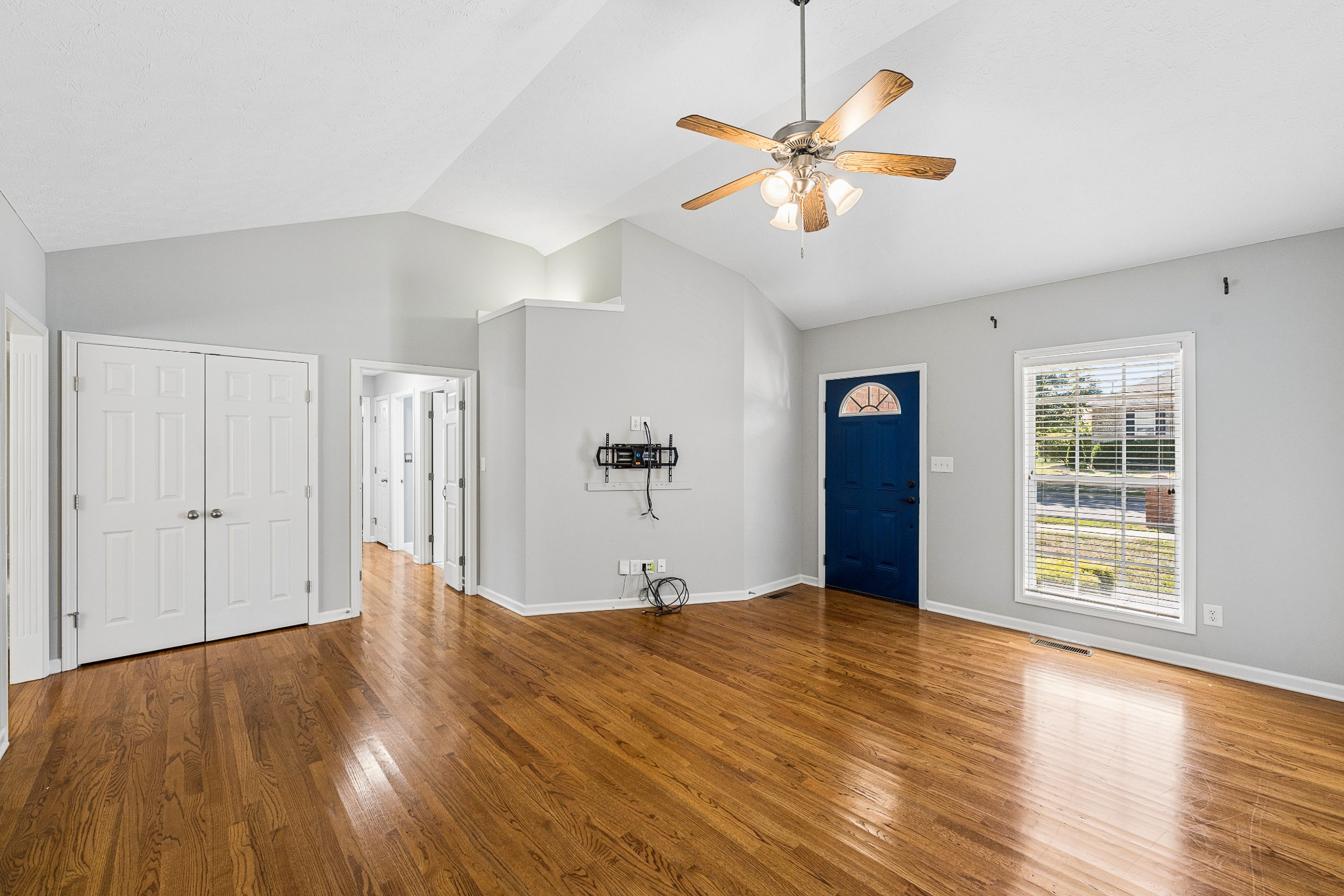 614 Lilycrest Dr Property Photo 5