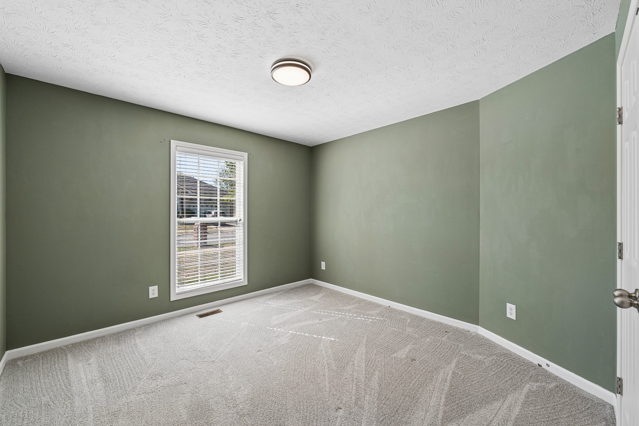 614 Lilycrest Dr Property Photo 7