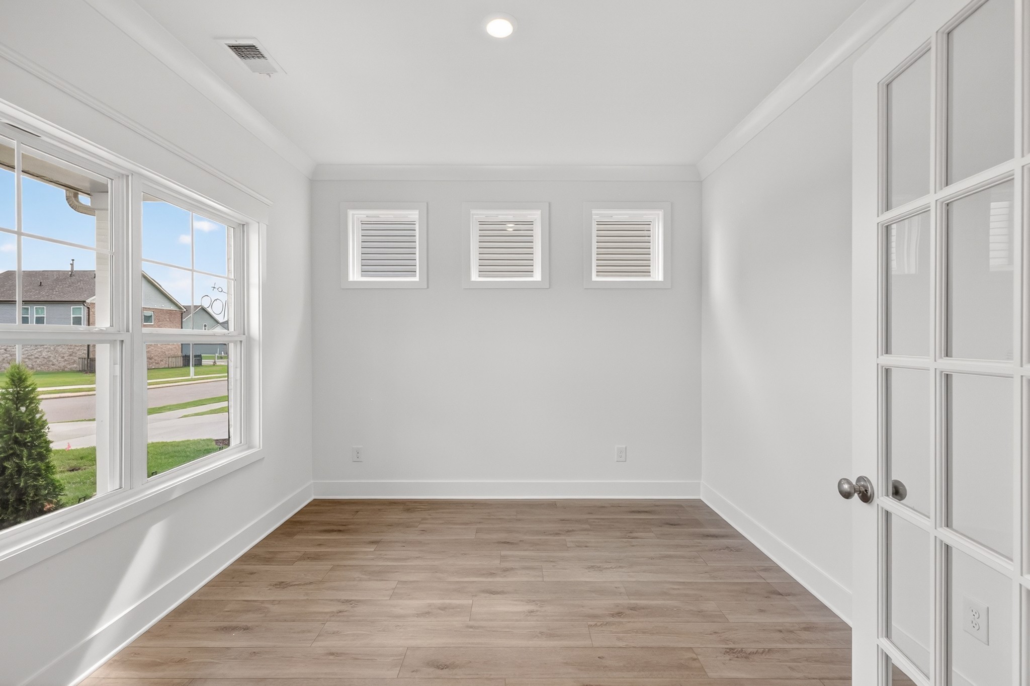241 Hampshire Way Property Photo 11