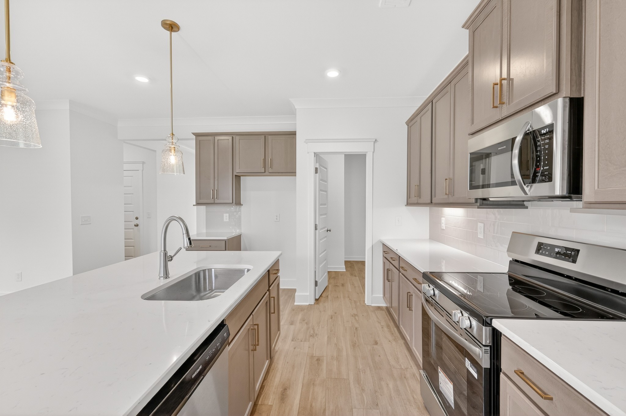 241 Hampshire Way Property Photo 17
