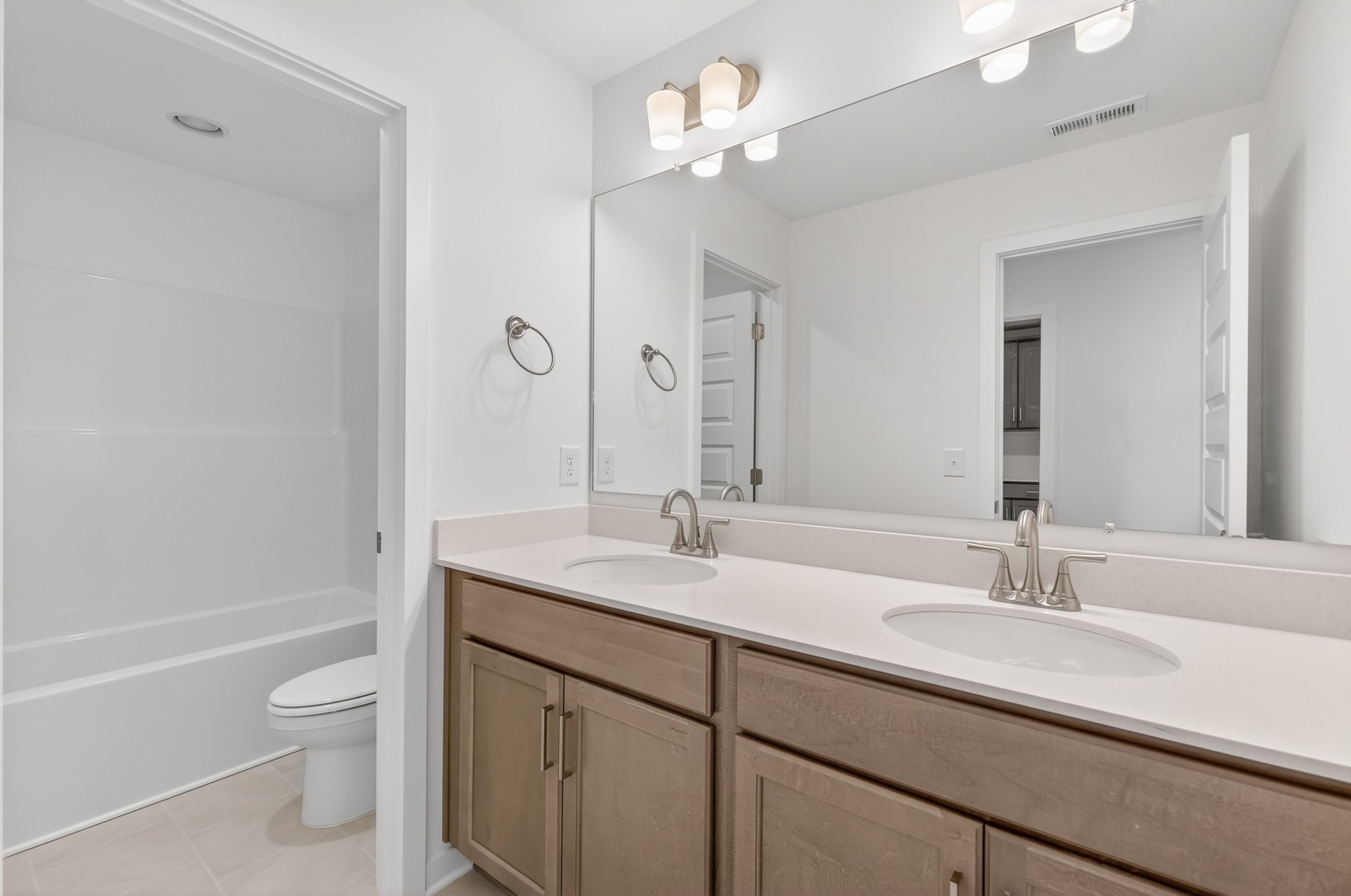 241 Hampshire Way Property Photo 34