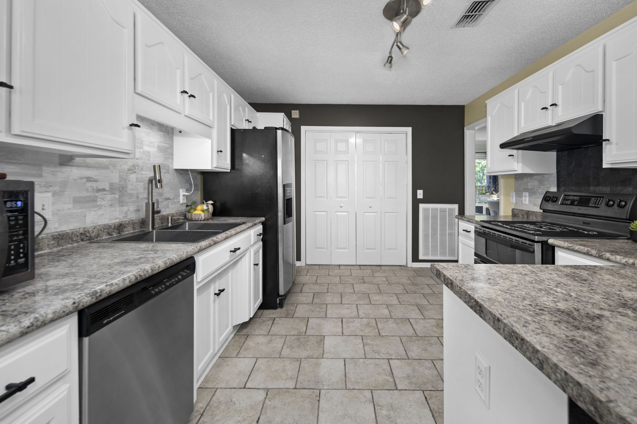 4737 Spring Cove Dr Property Photo 27