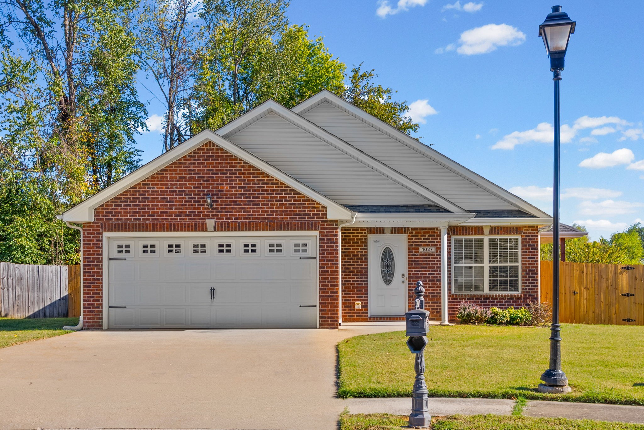 1027 Hendricks Court Property Photo 1