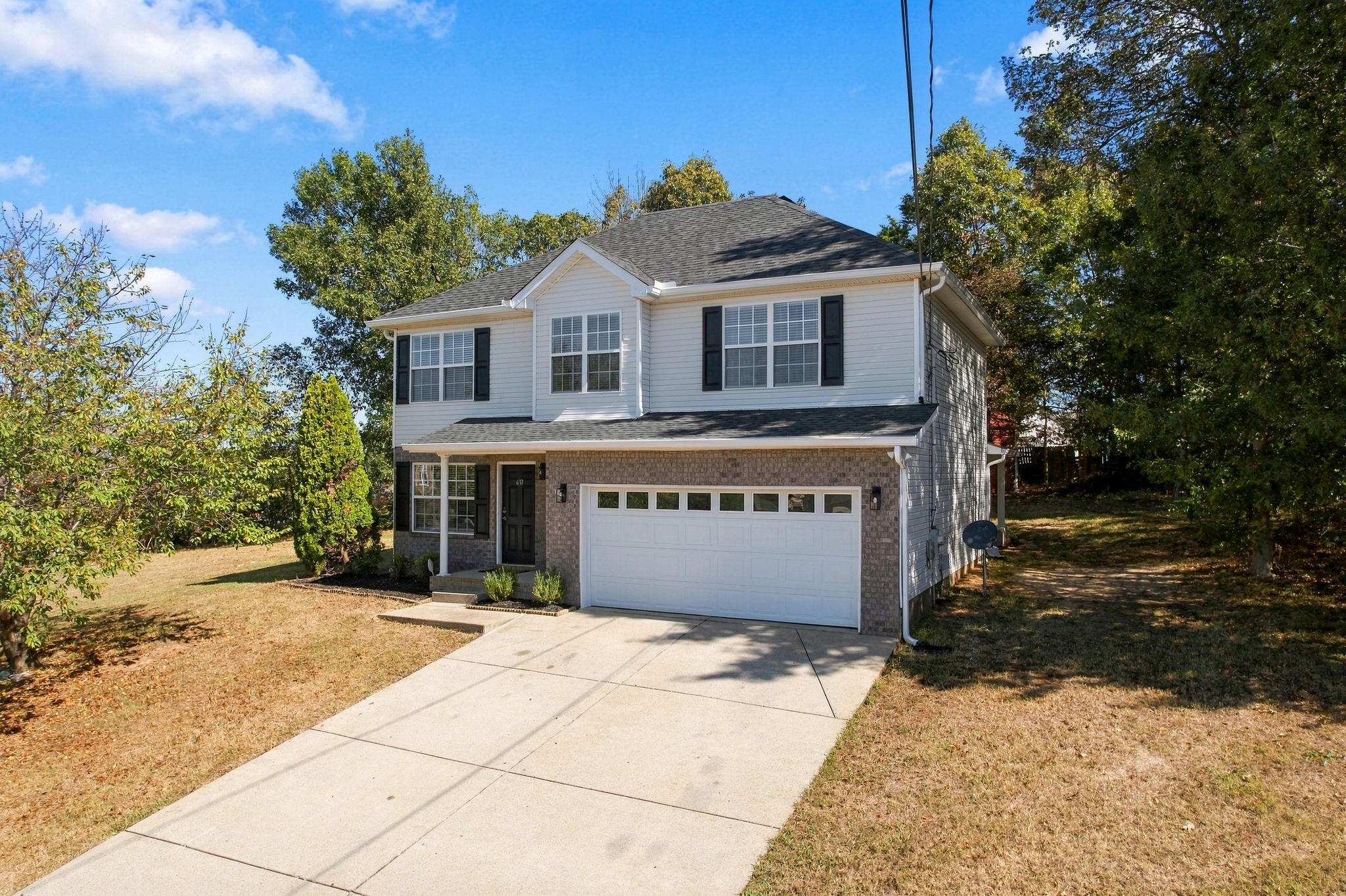 637 Martinsdale Ct Property Photo 2