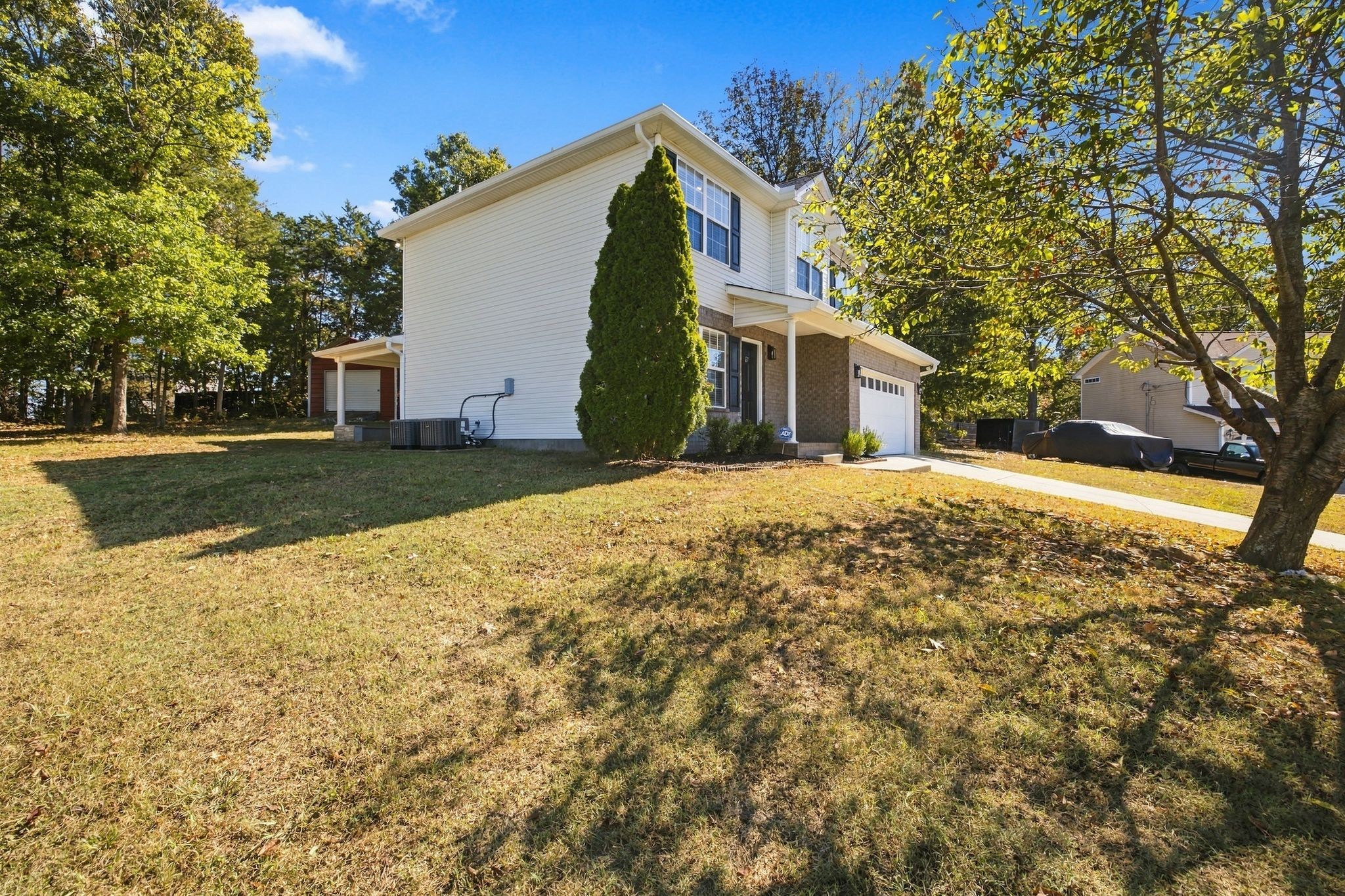 637 Martinsdale Ct Property Photo 3