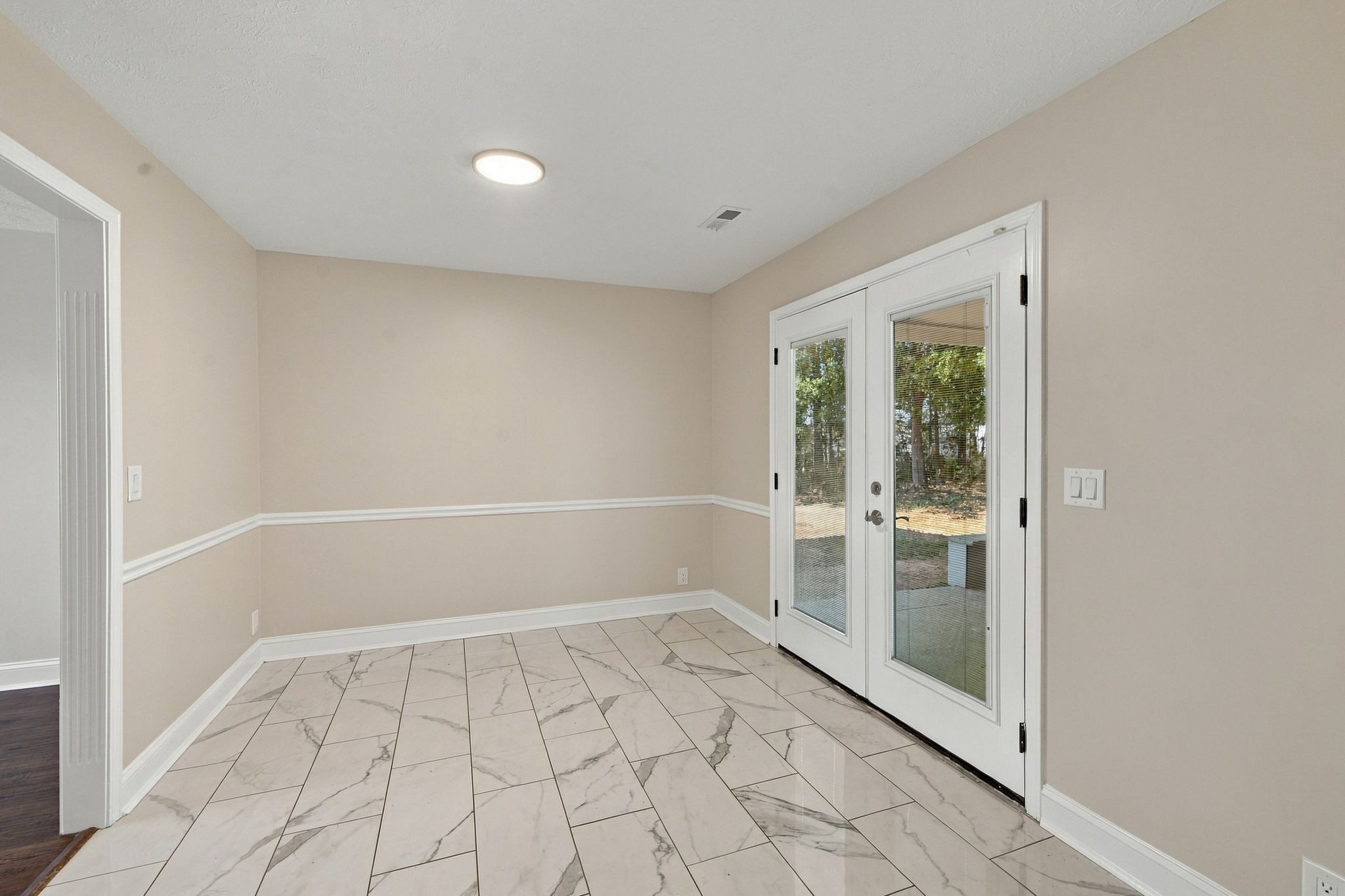 637 Martinsdale Ct Property Photo 8