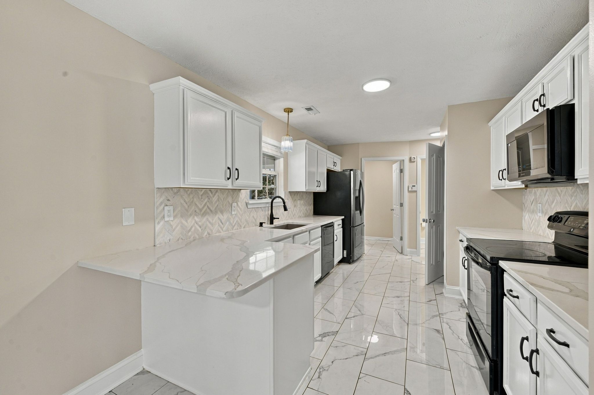 637 Martinsdale Ct Property Photo 10