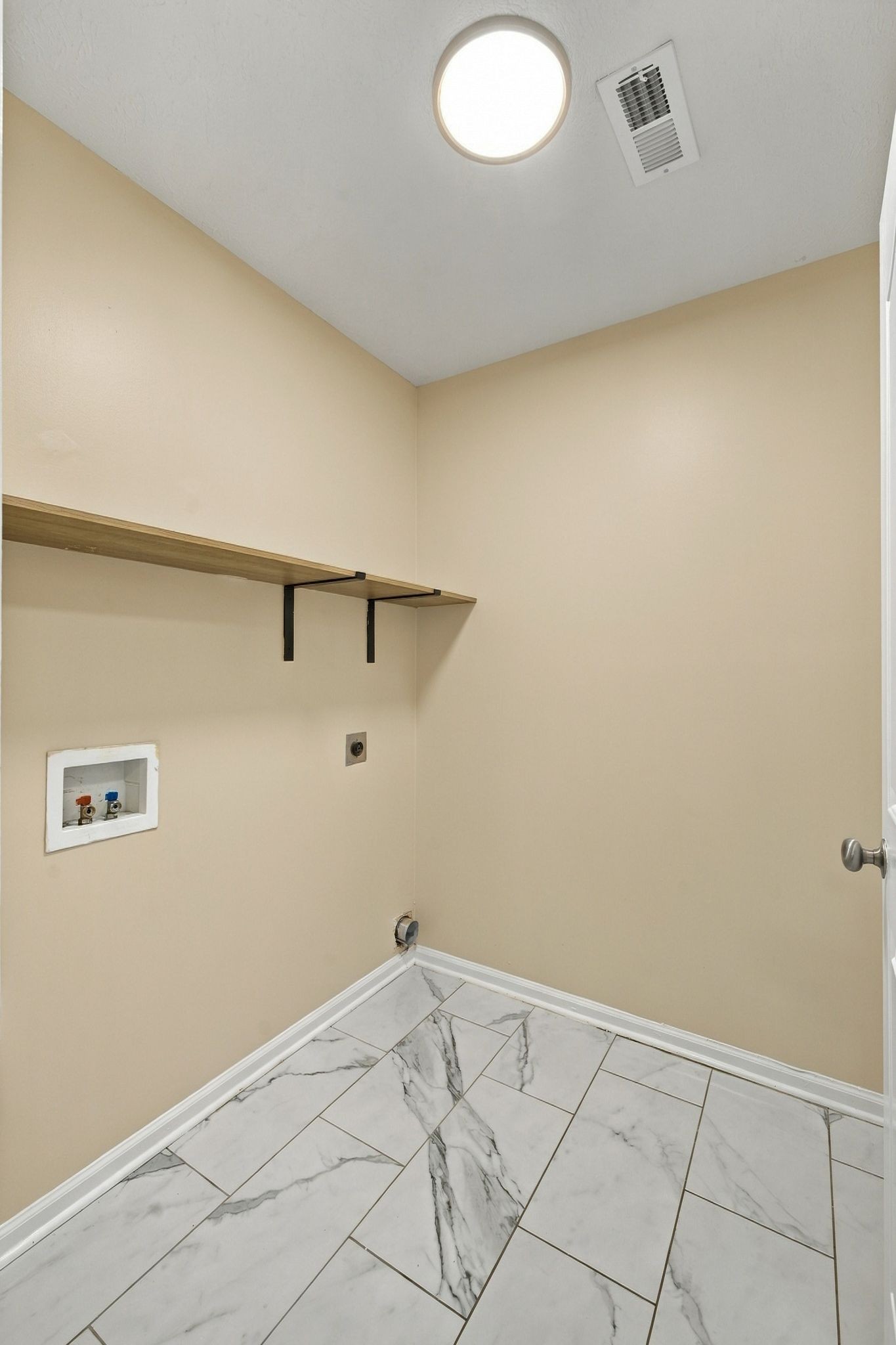 637 Martinsdale Ct Property Photo 12