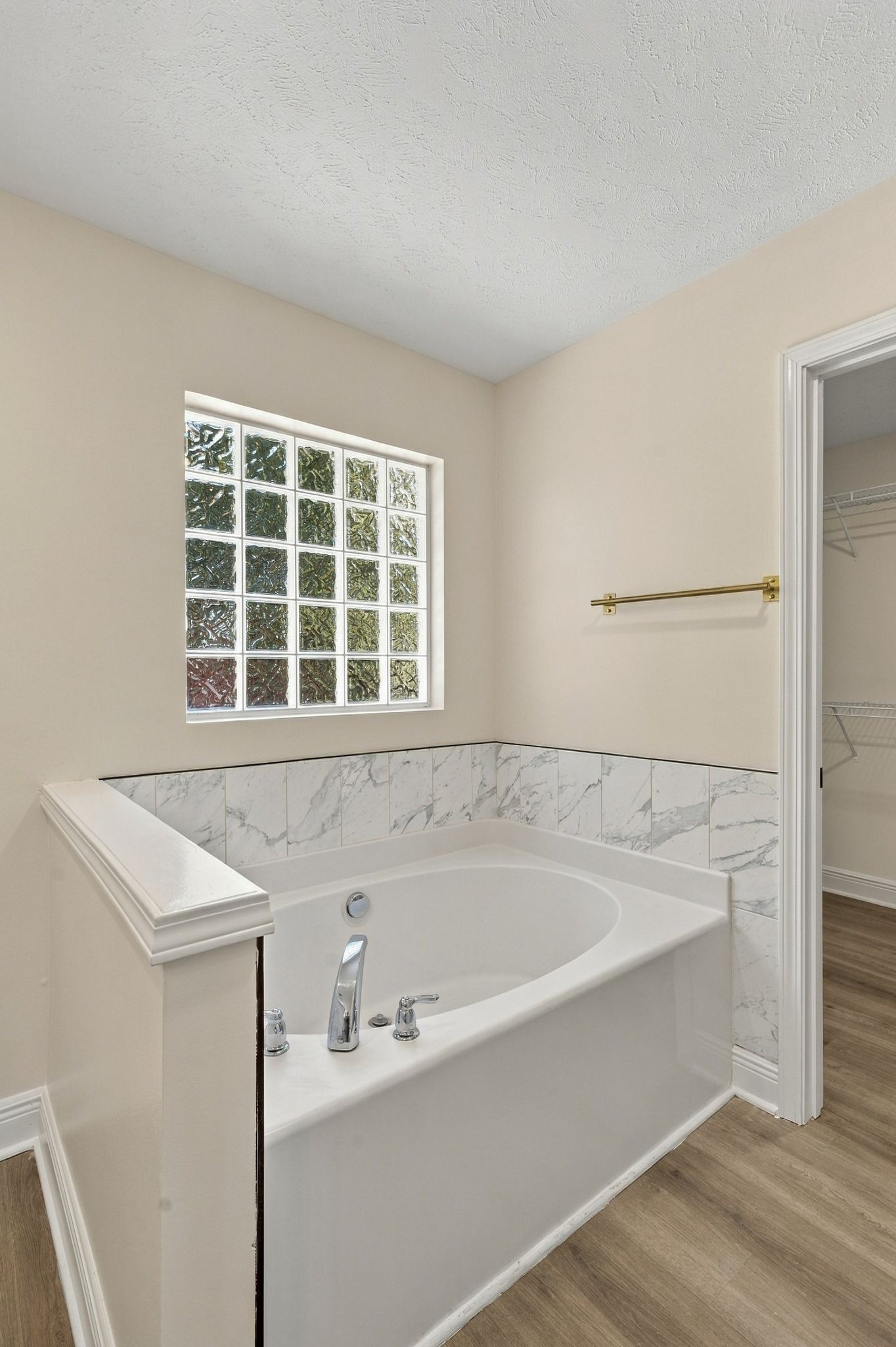 637 Martinsdale Ct Property Photo 19