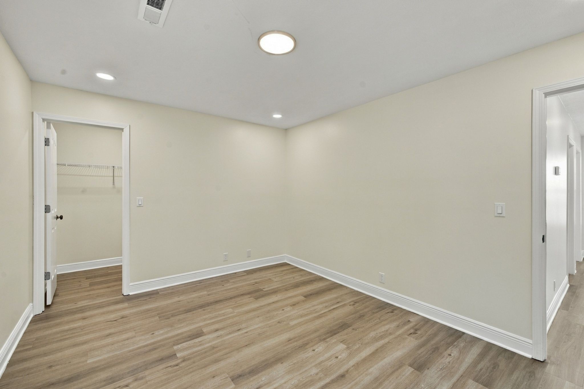 637 Martinsdale Ct Property Photo 24