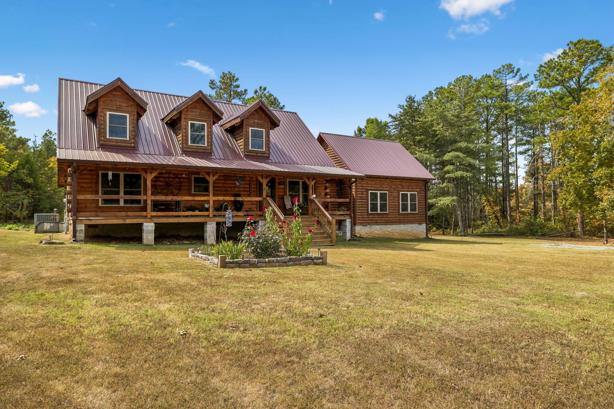 876 Gwynn Rd Property Photo 1