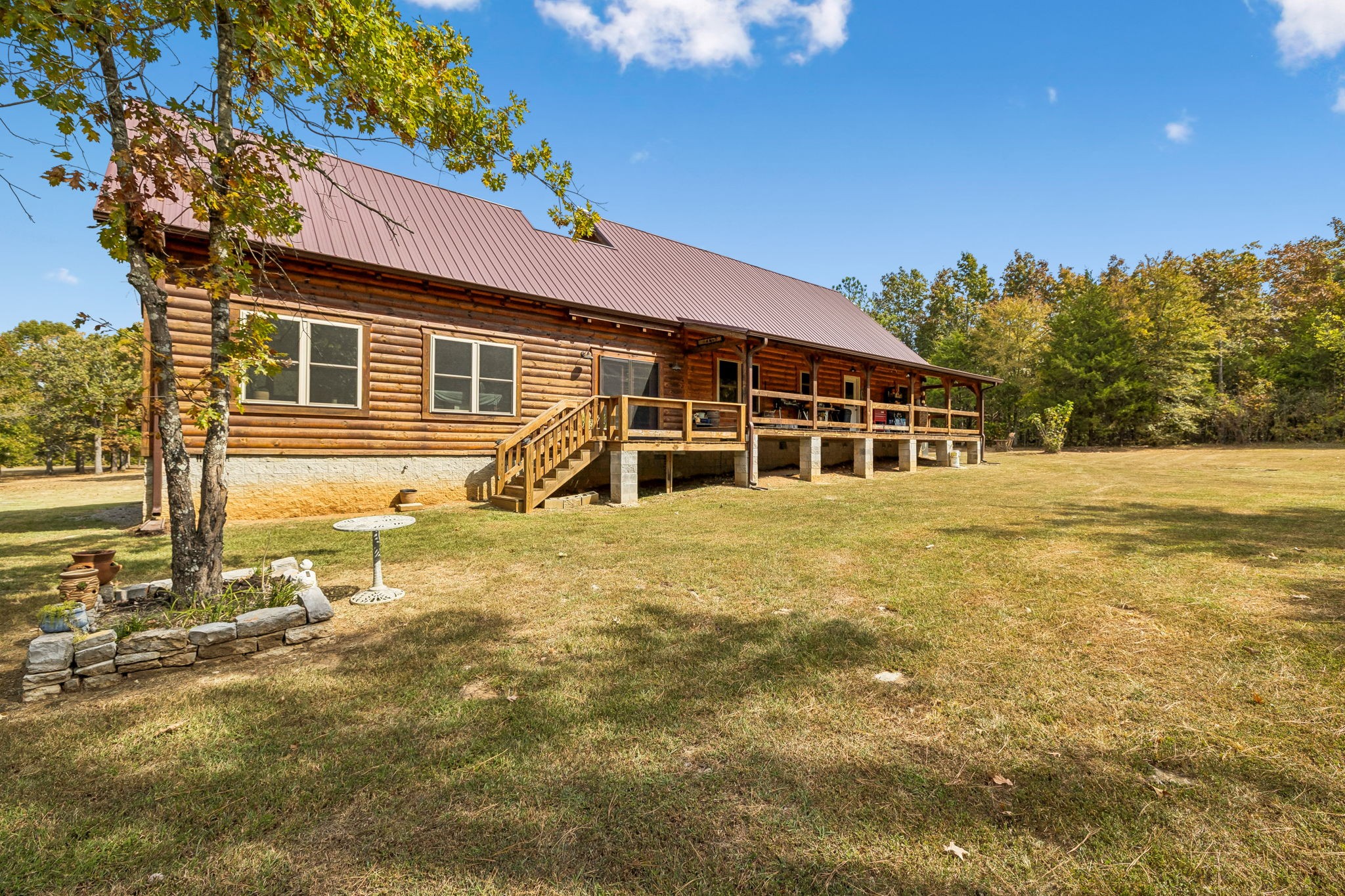 876 Gwynn Rd Property Photo 3