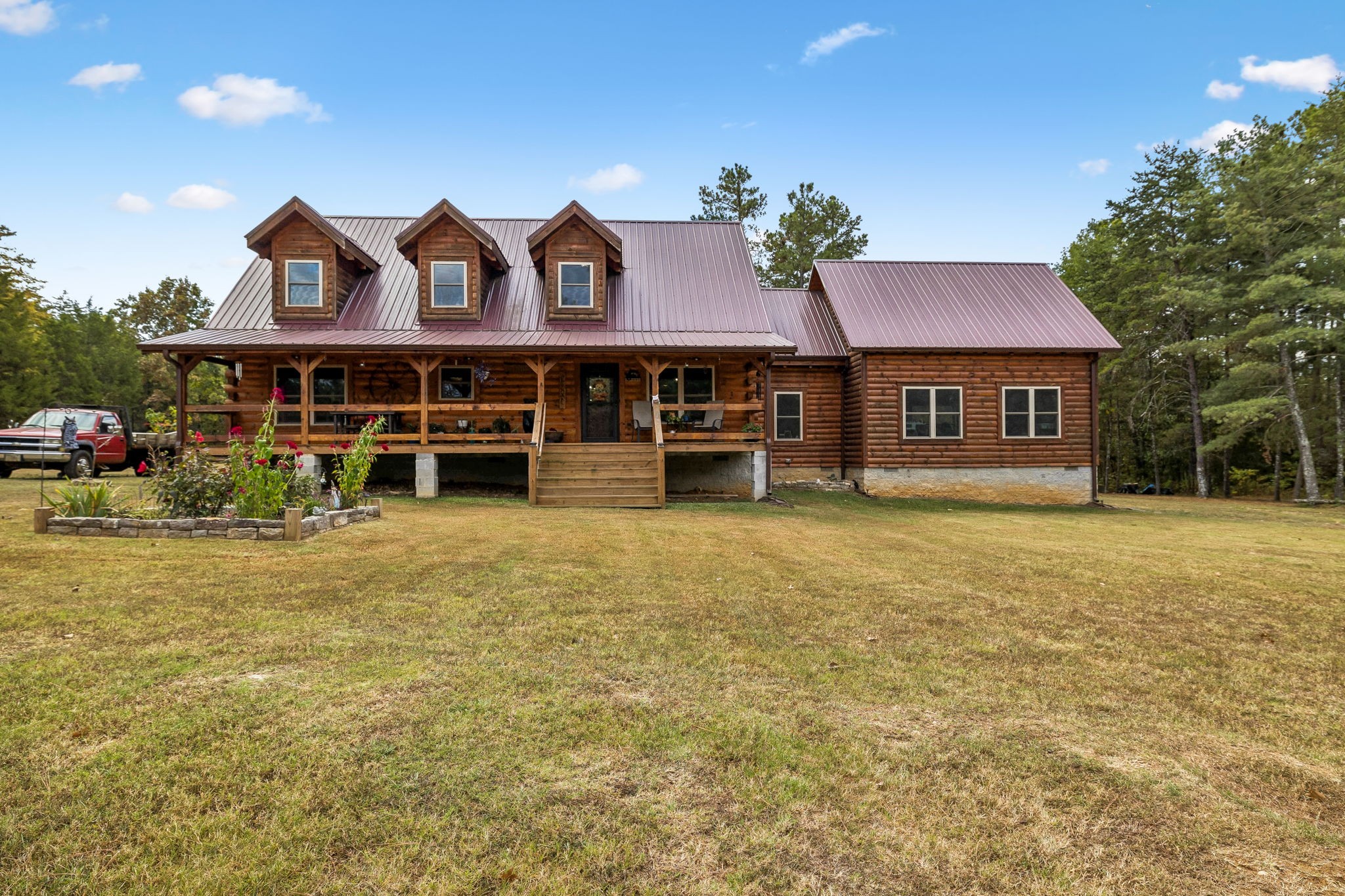 876 Gwynn Rd Property Photo 4