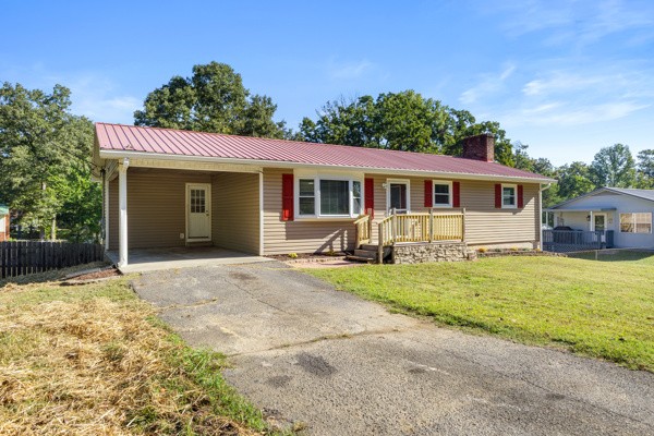 1945 Plantation Dr, Se Property Photo 3