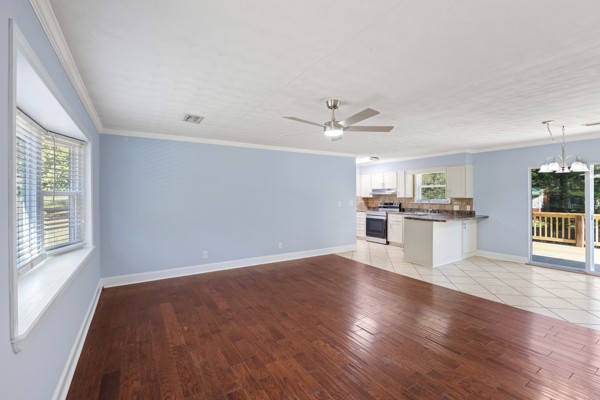 1945 Plantation Dr, Se Property Photo 5