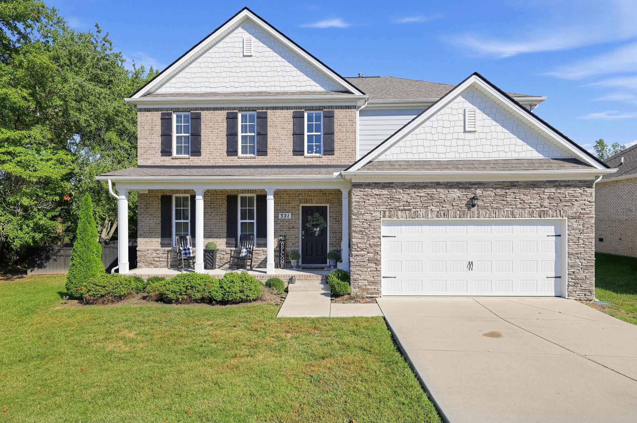 321 Greymoor Ln Property Photo 1