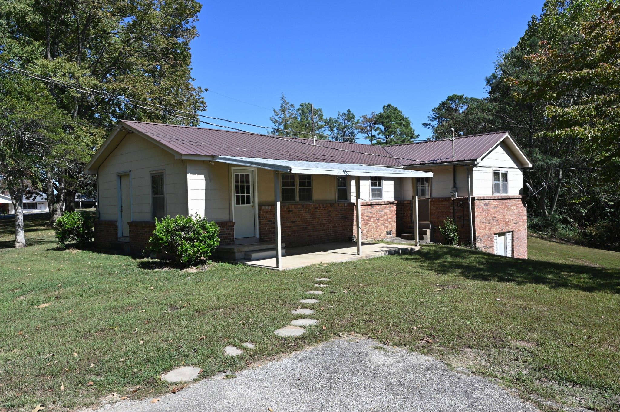 320 Breeding Ln Property Photo 1