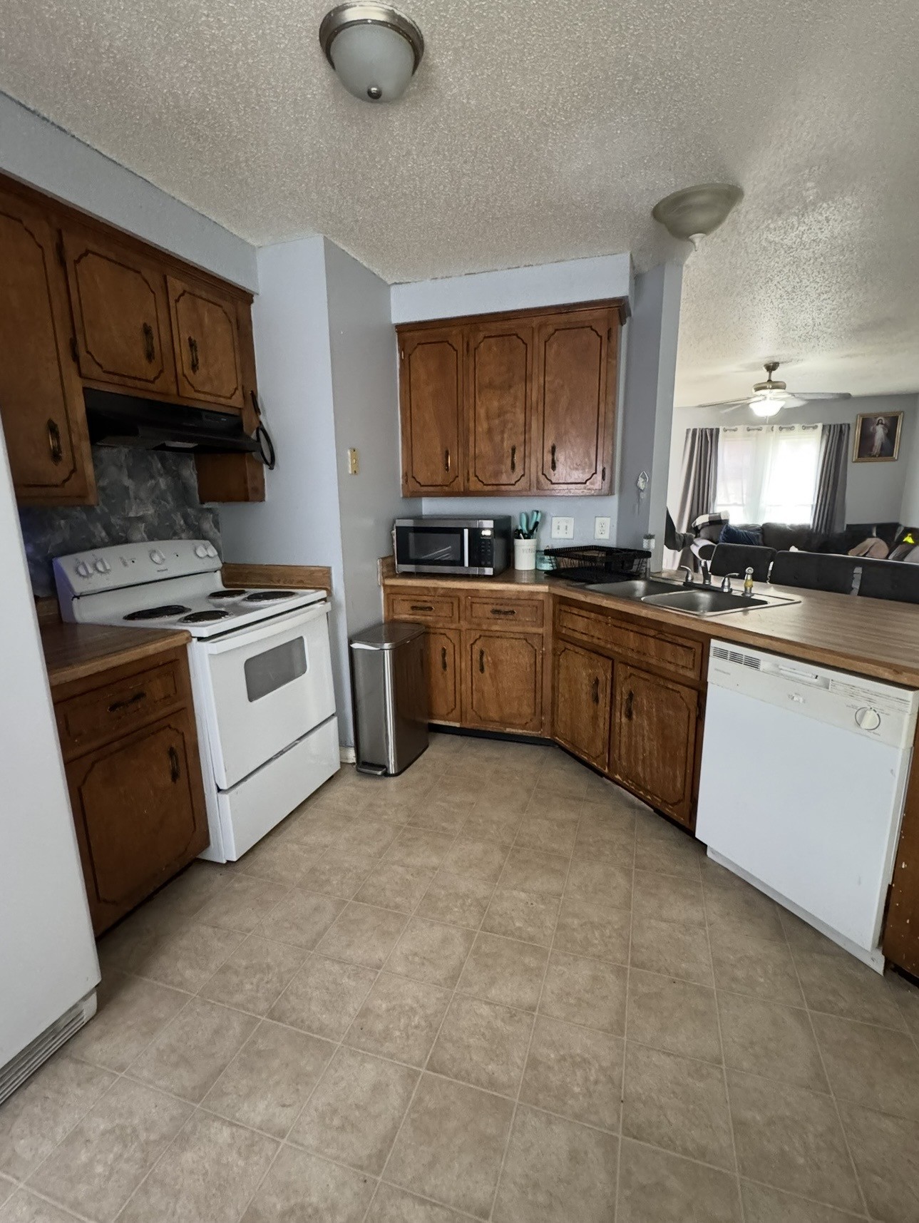 214 Sherwood Hills Dr Property Photo 4
