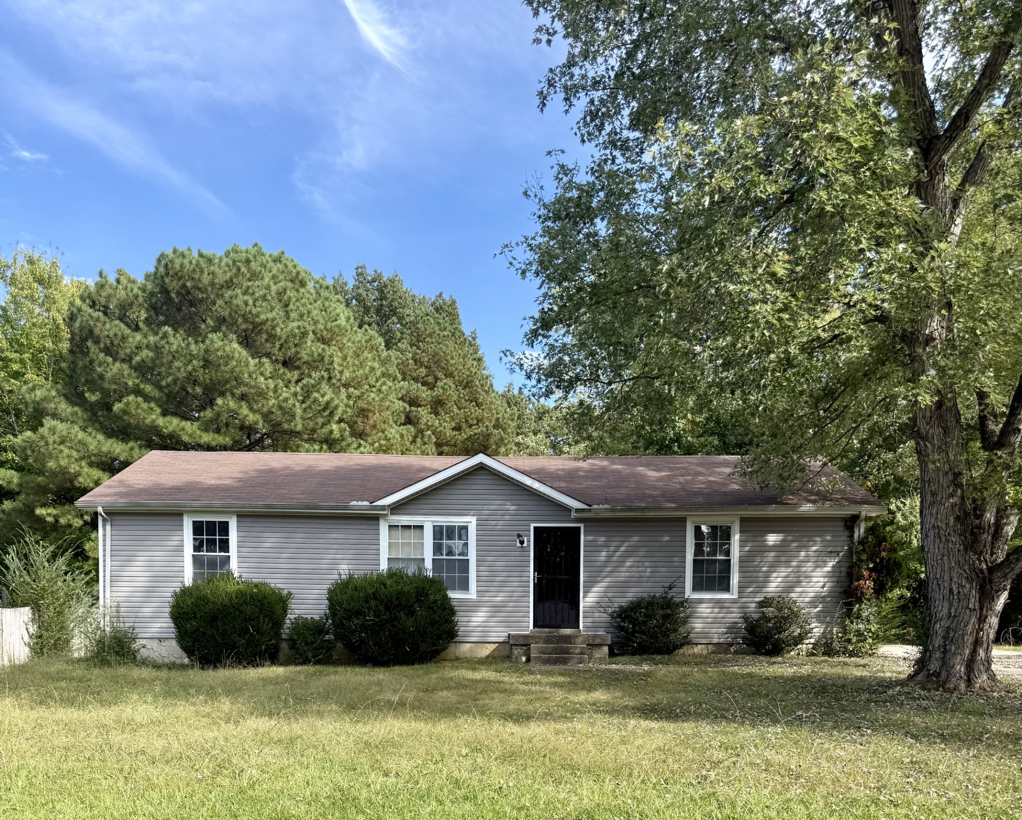 535 Roselawn Dr Property Photo 1