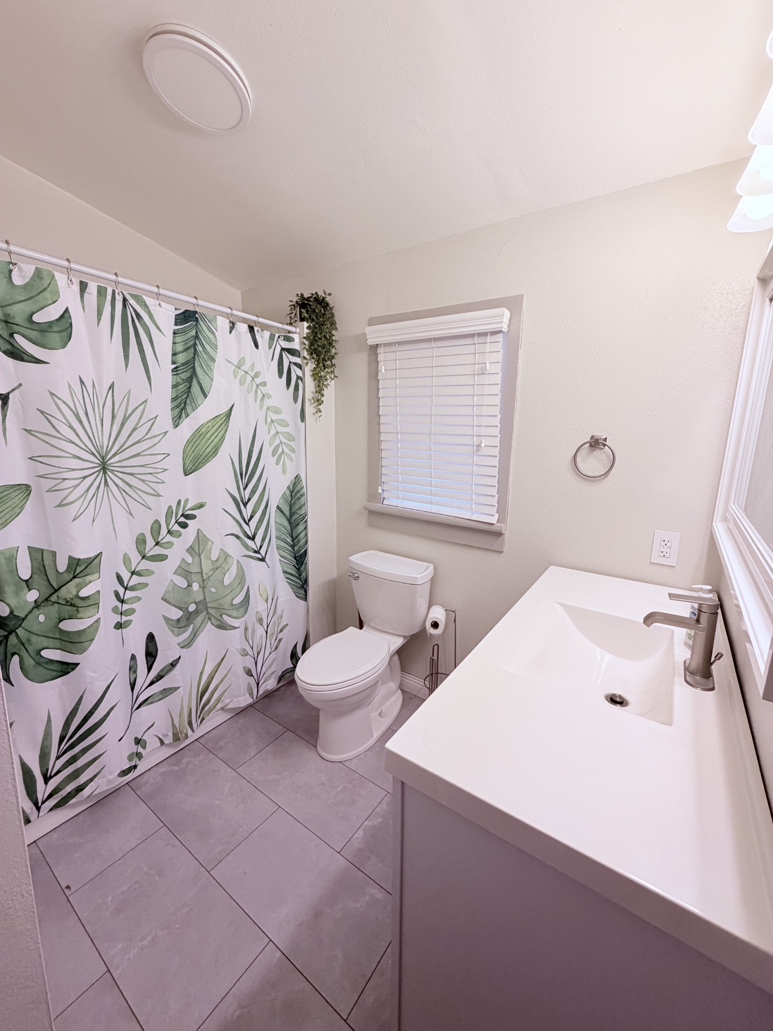 639 6th St Property Photo 6