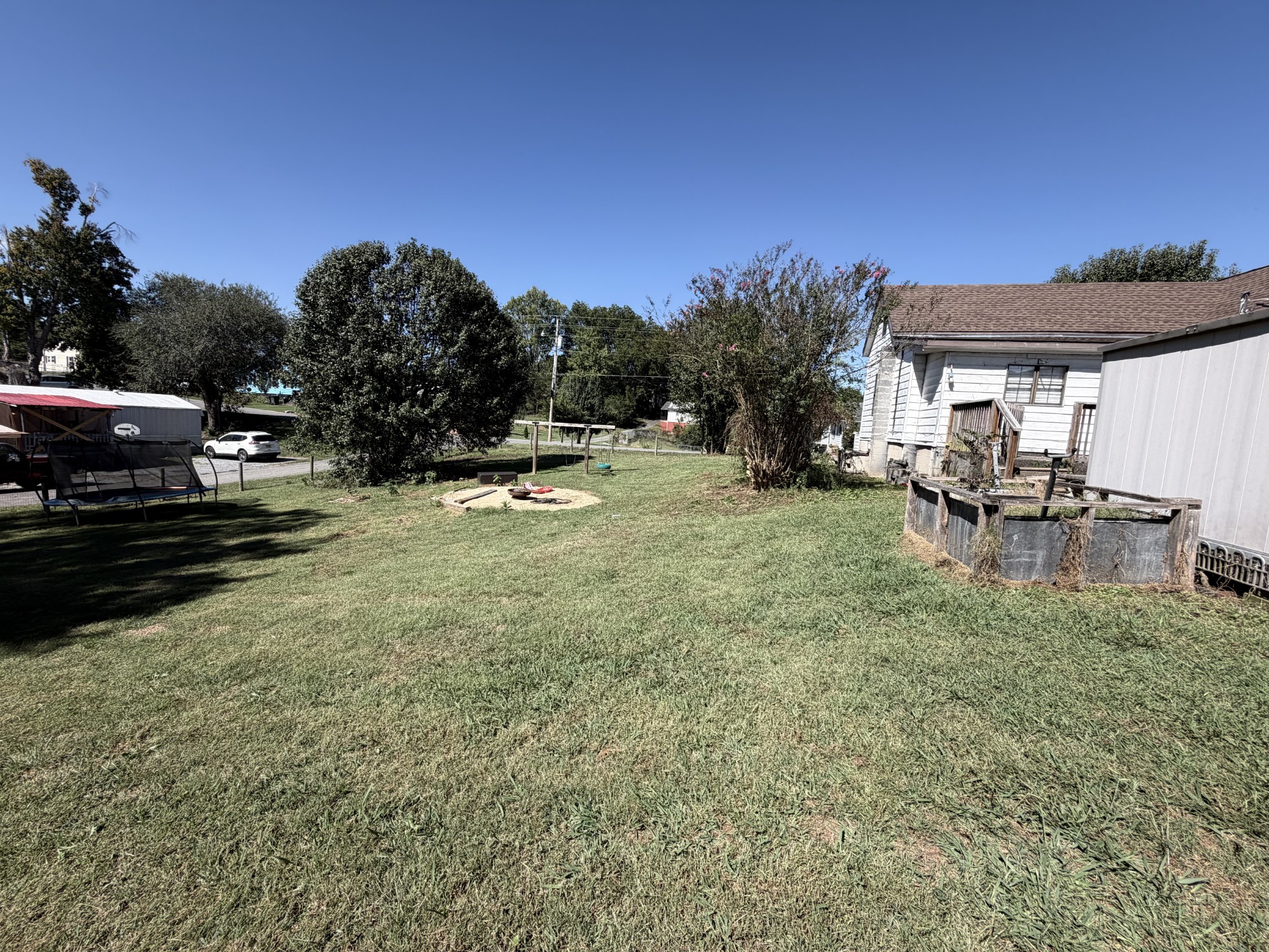 639 6th St Property Photo 11