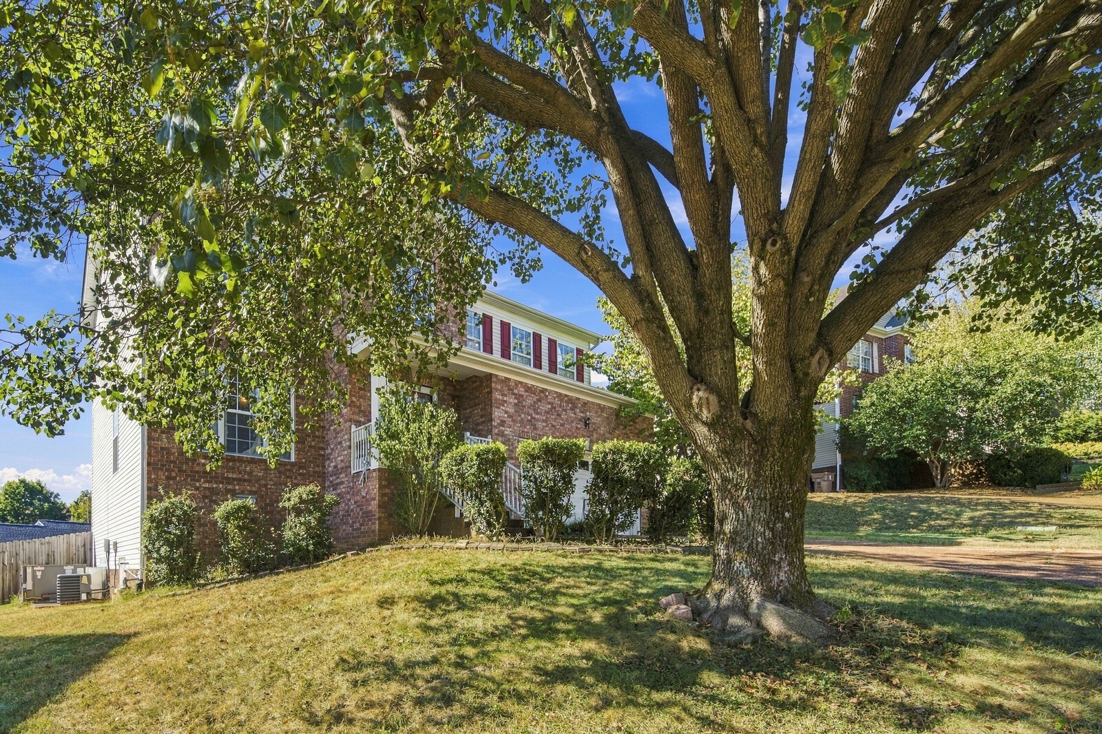 112 Paige Park Ln Property Photo 3
