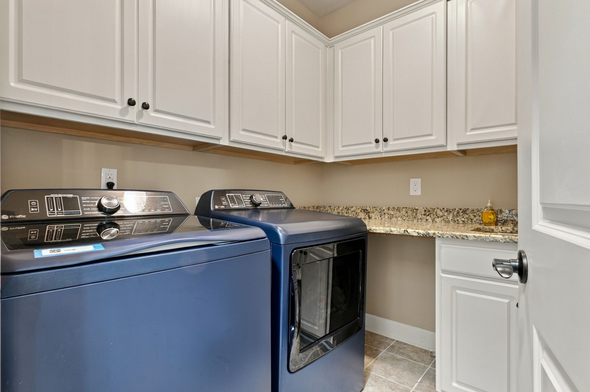 2980 Liverpool Dr Property Photo 23