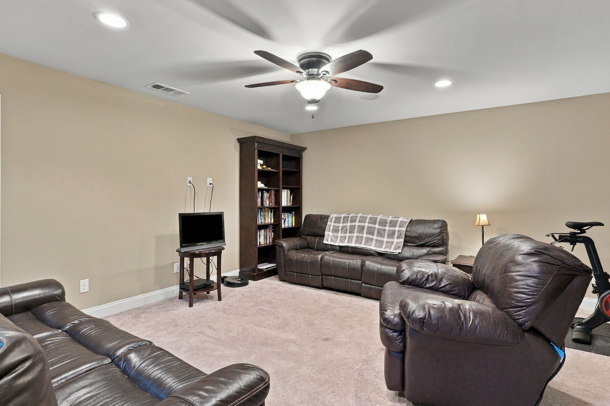 2980 Liverpool Dr Property Photo 36