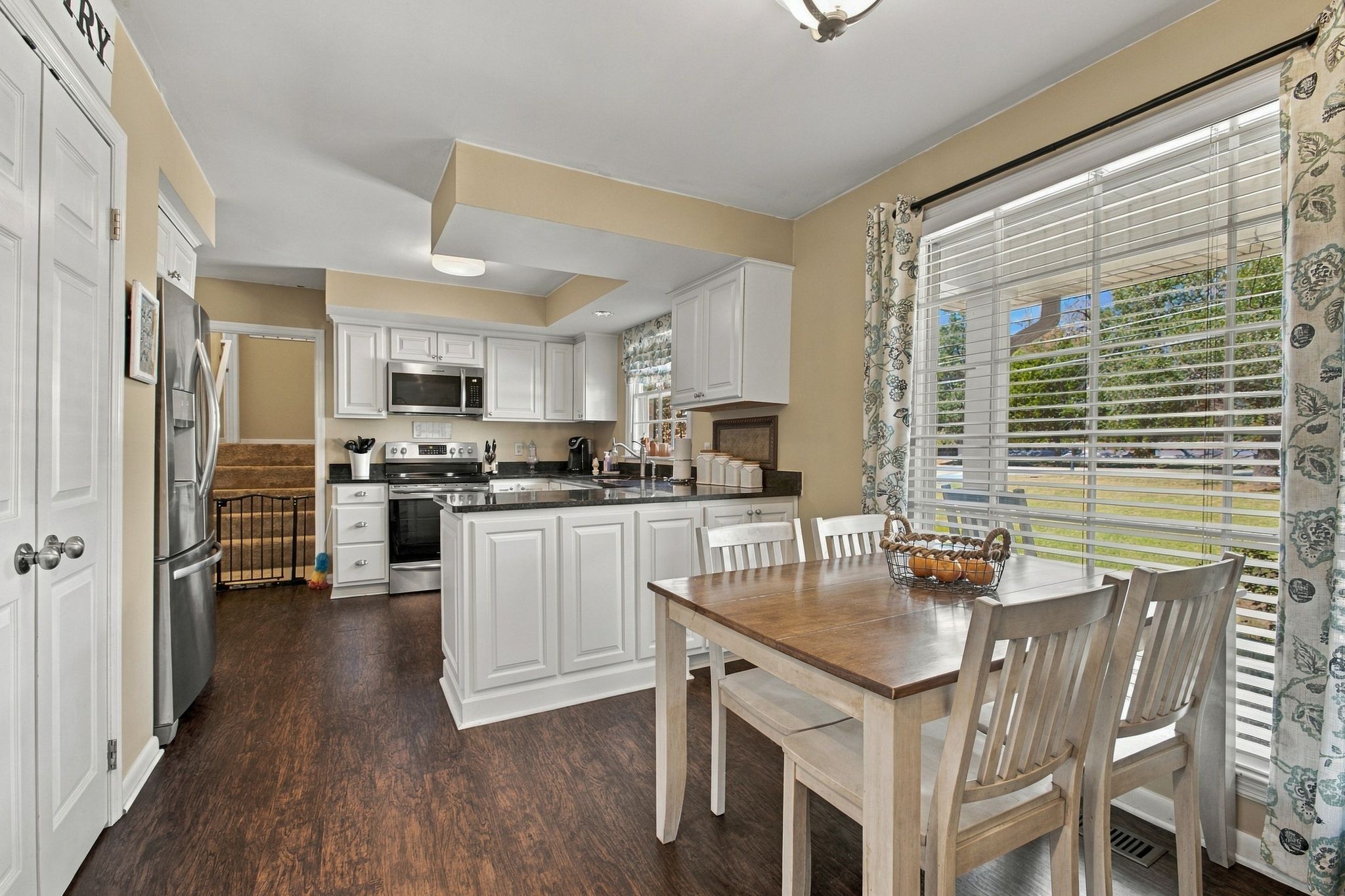 1365 W Division St Property Photo 5