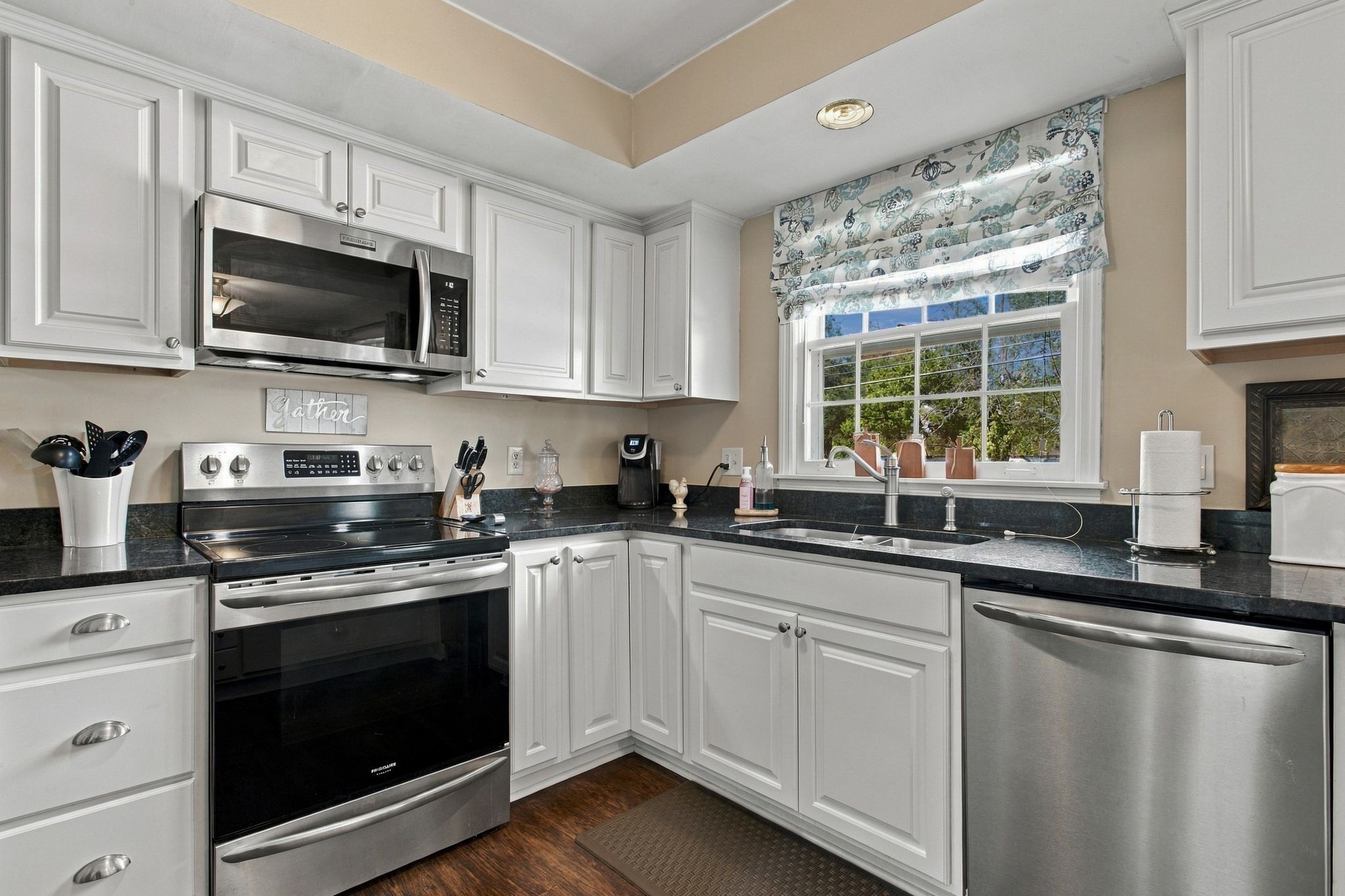 1365 W Division St Property Photo 6
