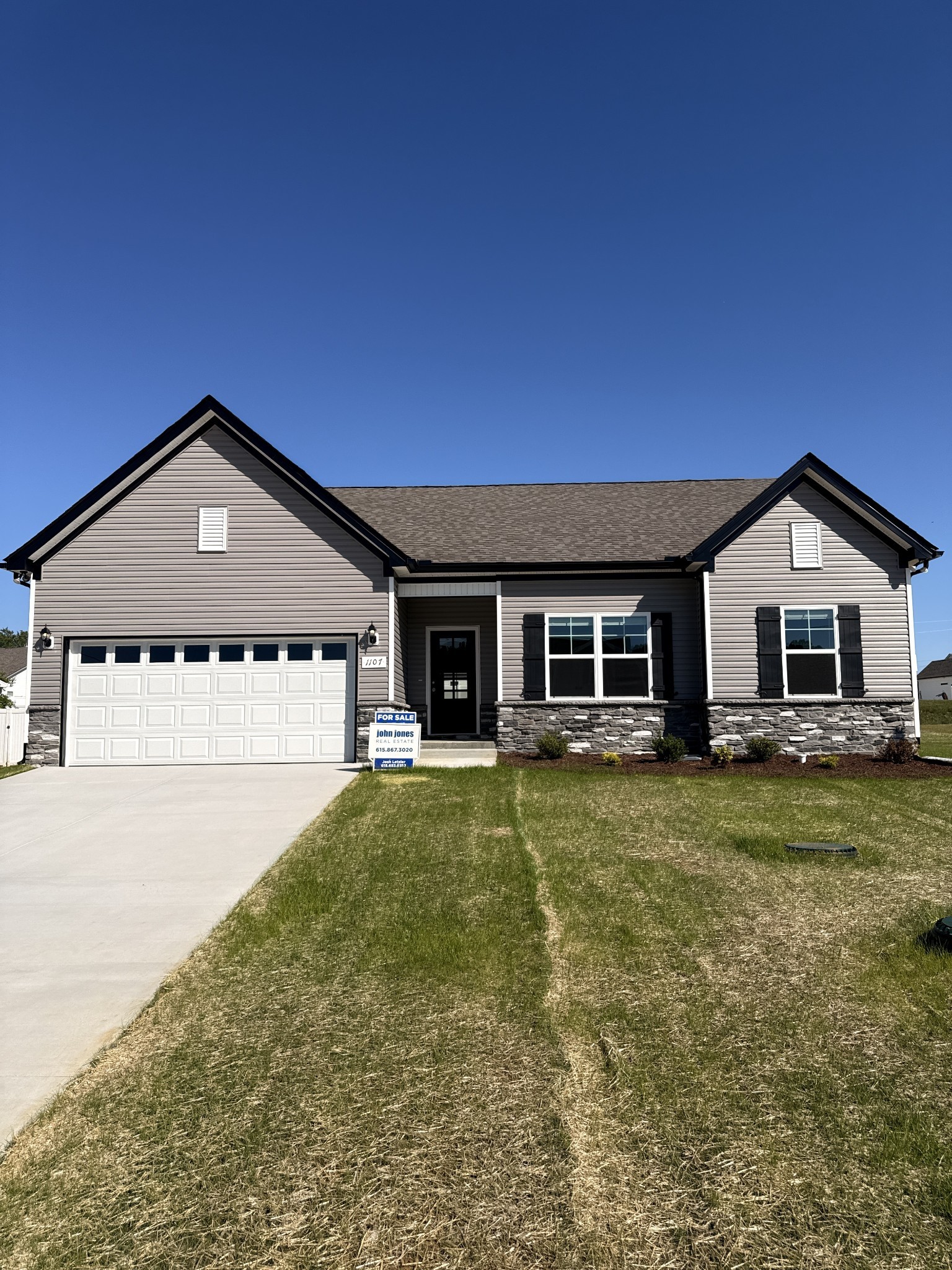 721 Creekbend Ln Property Photo 1