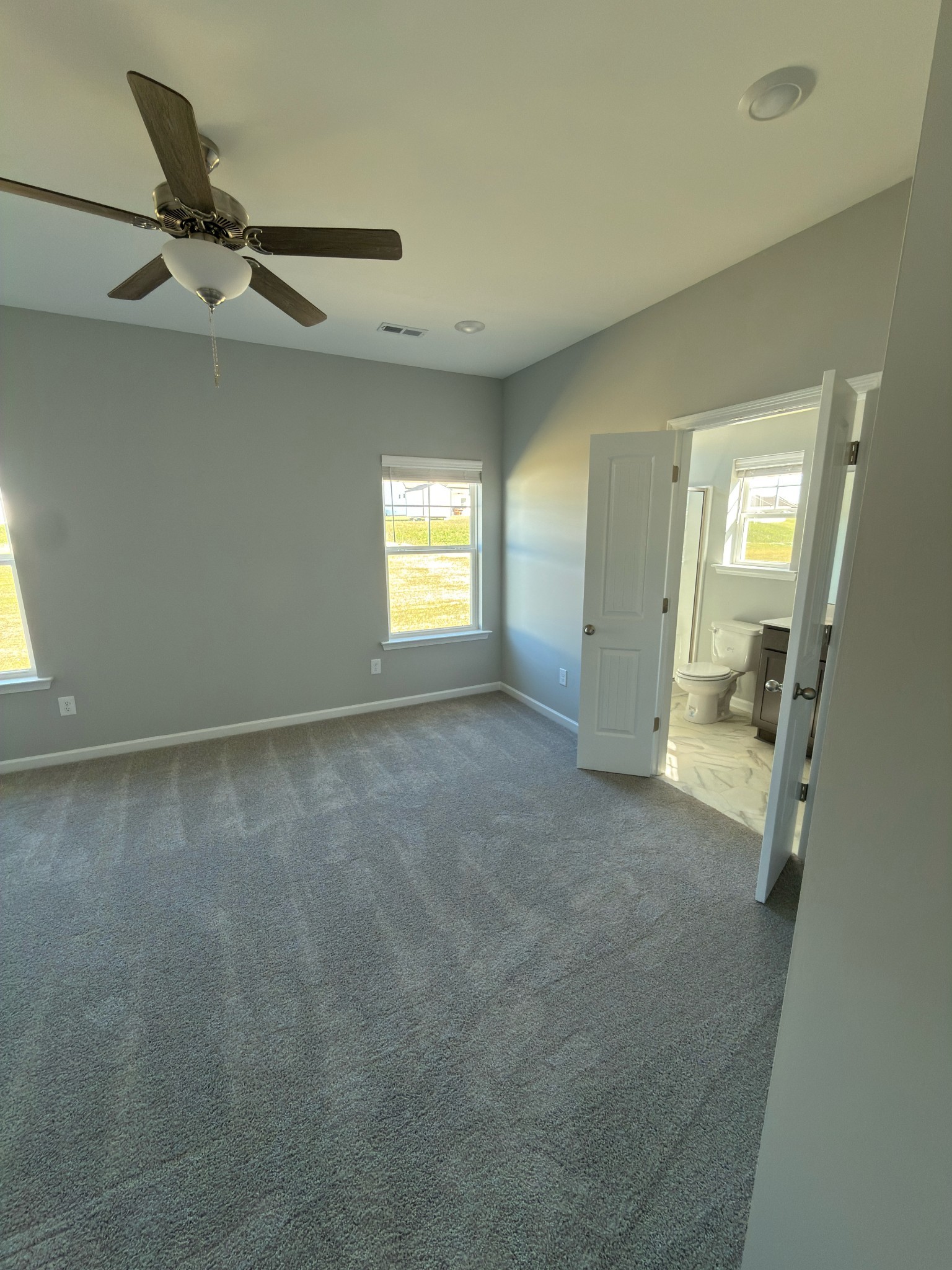 721 Creekbend Ln Property Photo 3