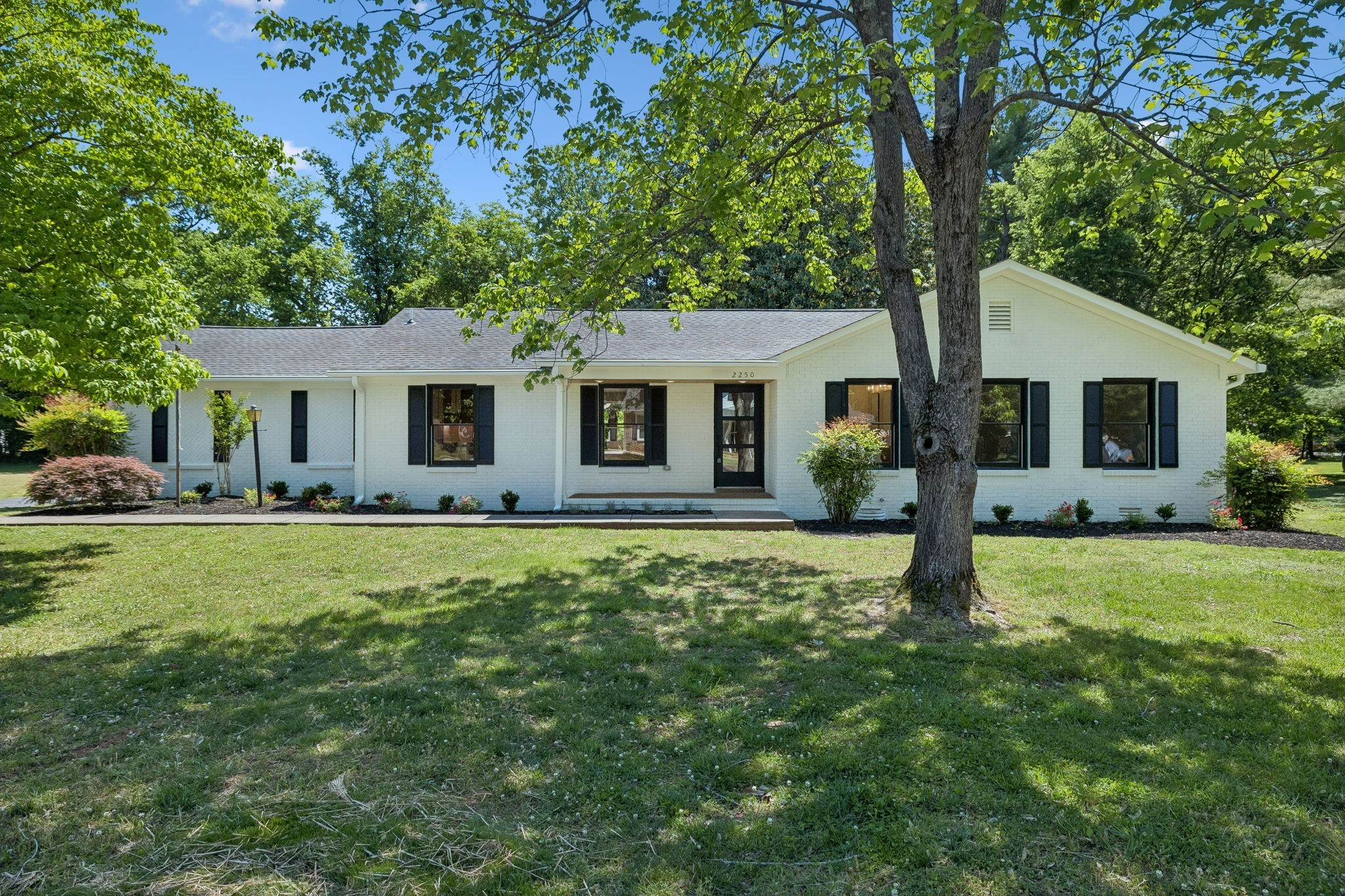 2250 Wiltshire Dr Property Photo 1