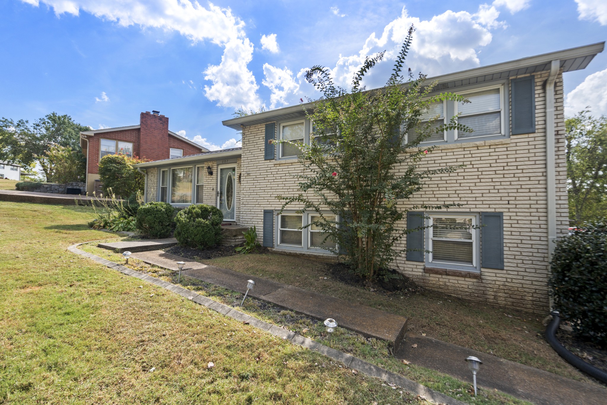 607 Comet Dr Property Photo 3