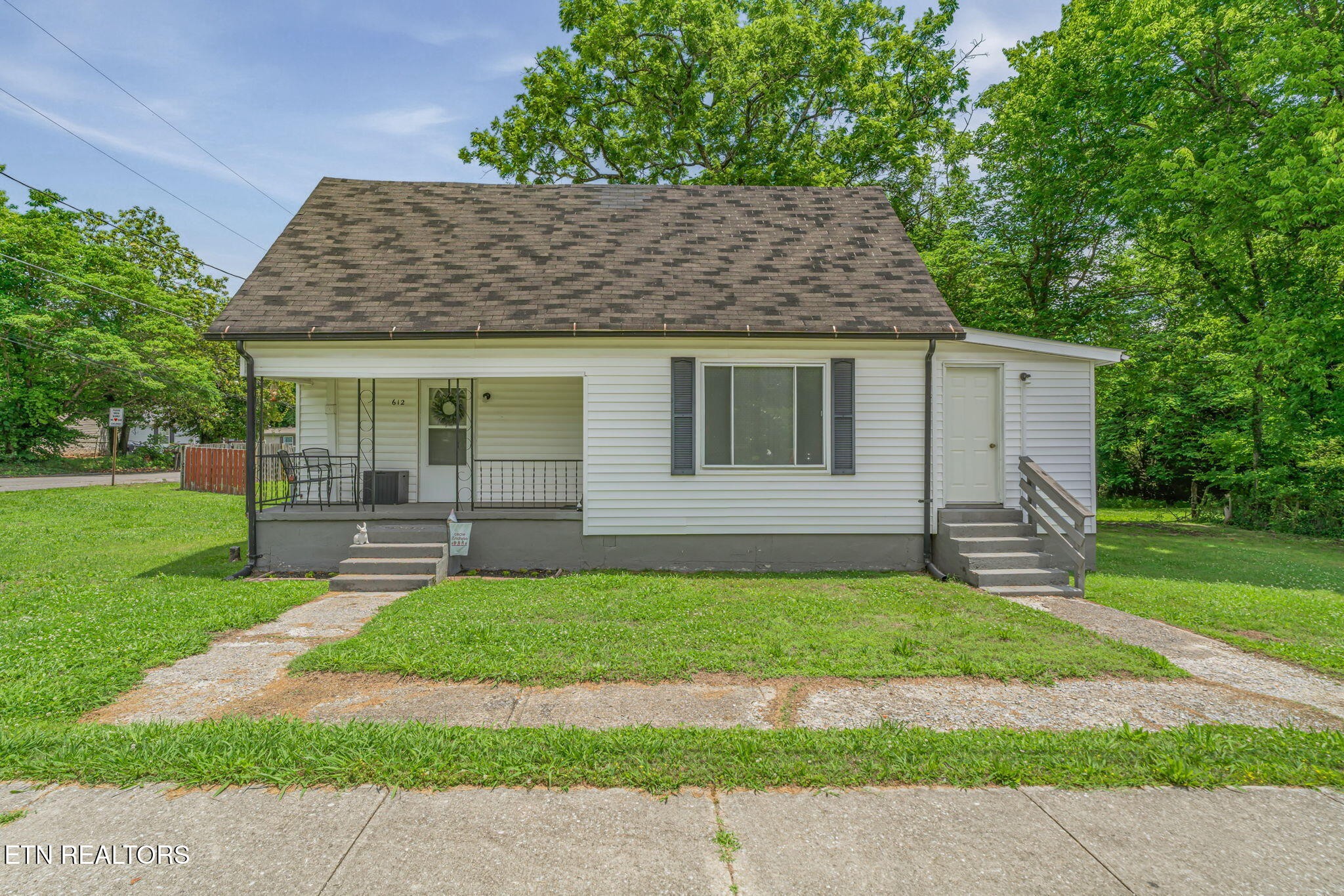 612 W Strang St Property Photo 1