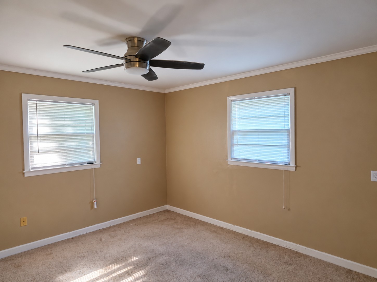 300 Edgewater Dr Property Photo 8