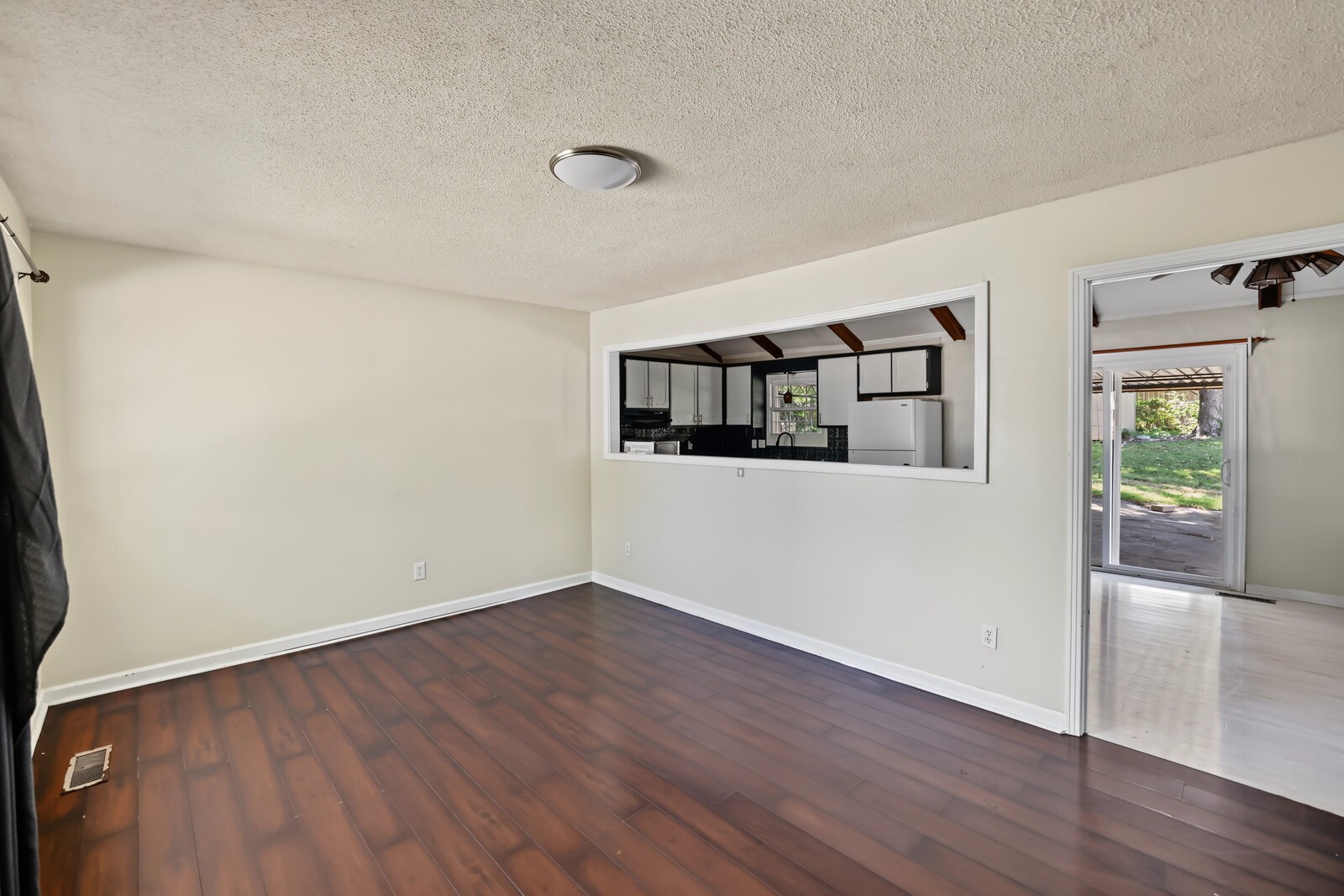 425 Malvin St Property Photo 3